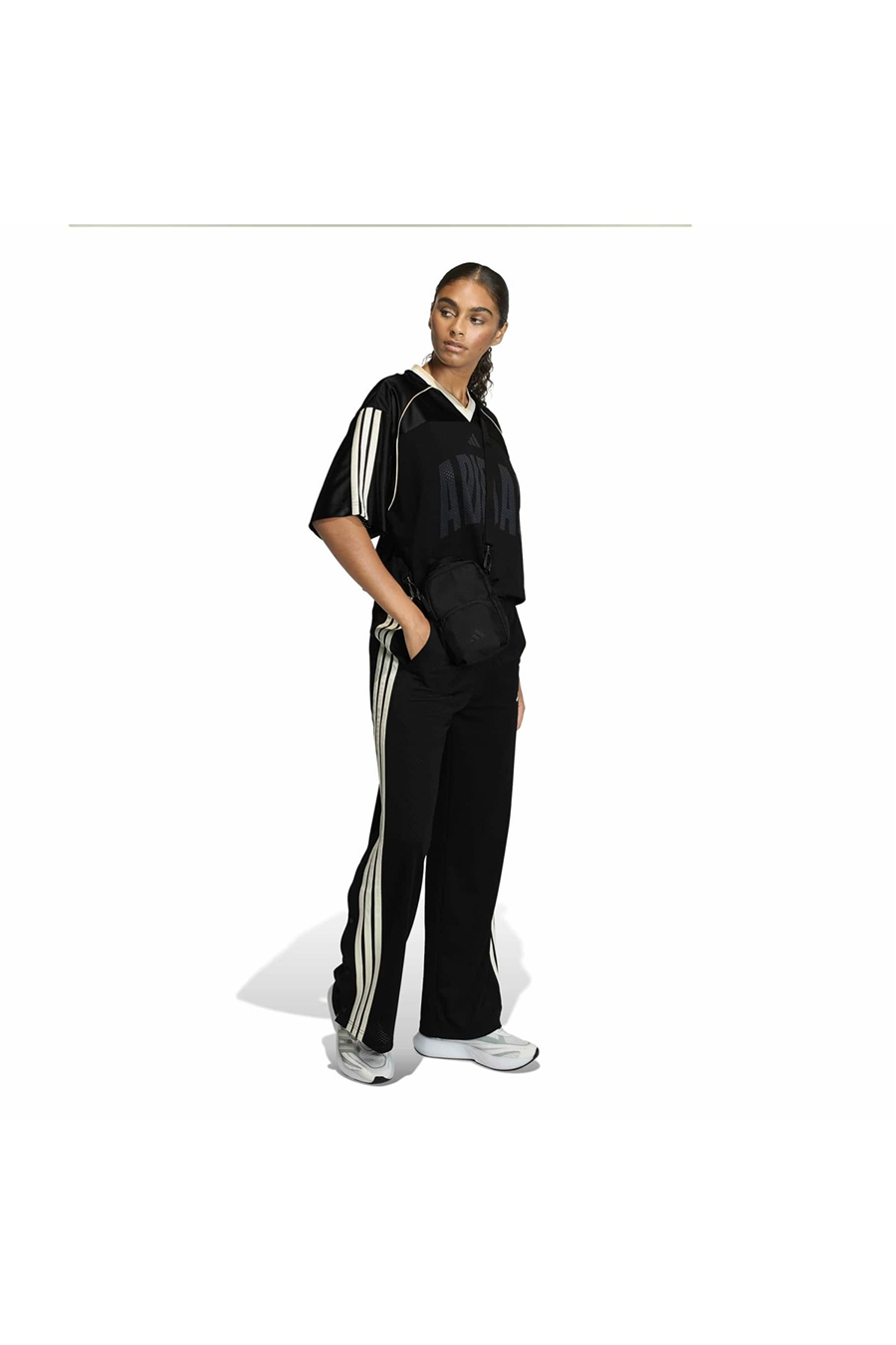 adidas Siyah  Kadın  T-shirt W STA SEAS TEE JY6971