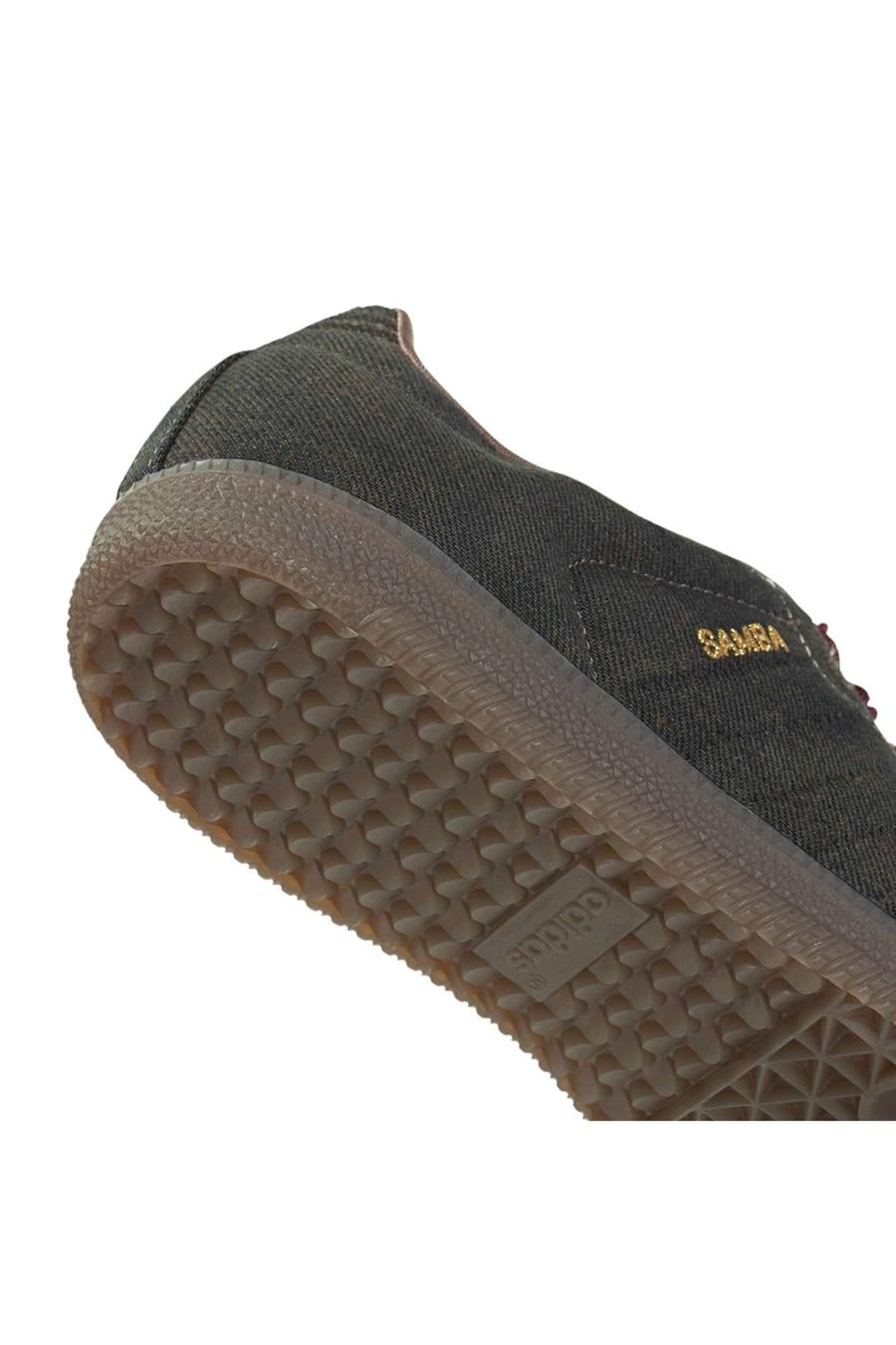 Sneaker