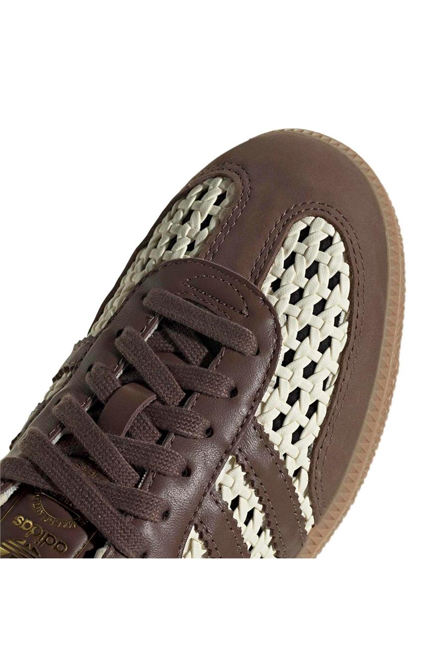 Sneaker