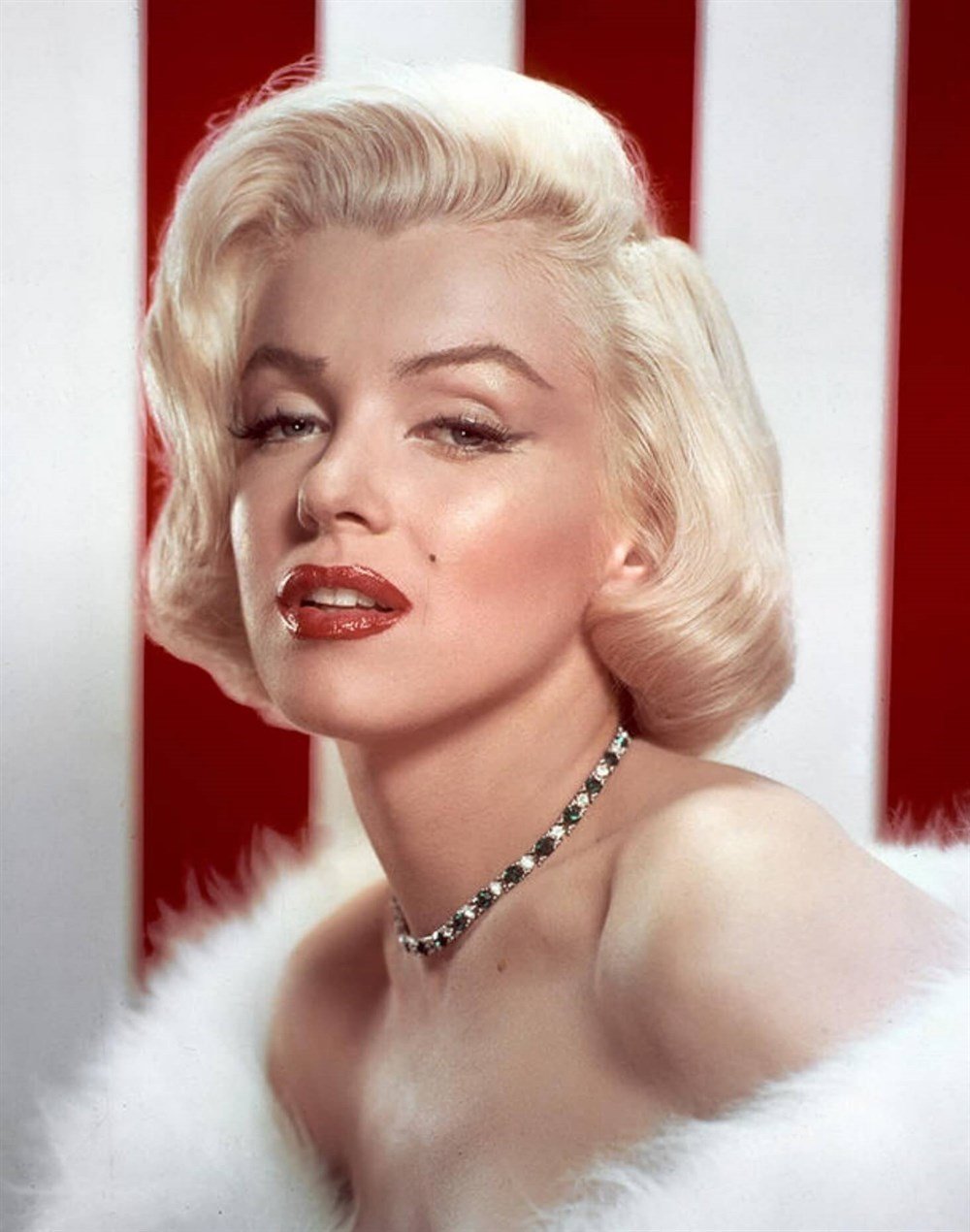 Marilyn Monroe Elmas Mozaik TabloÜNLÜMarcel Sanat Elmas Mozaik Tablo & Diamond Painting TurkeyM30173175Marilyn Monroe Elmas Mozaik Tablo 40x50 cm