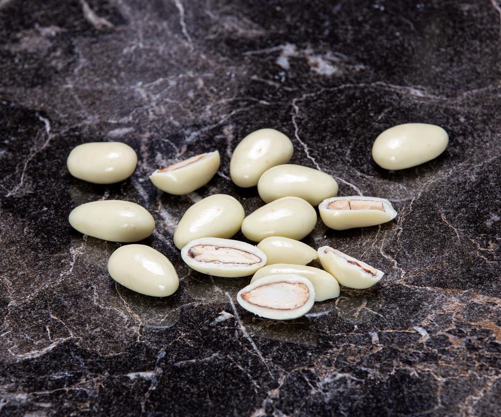 Damla Sakızlı Badem Çikolata Draje (Küçük Metal Kutu)