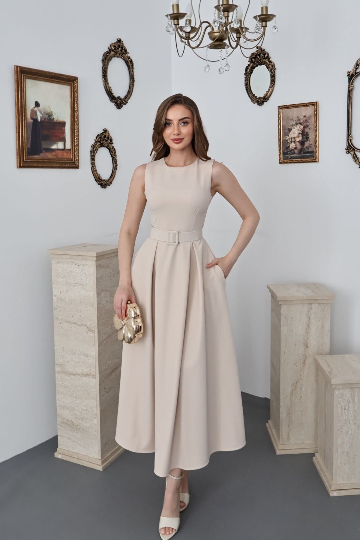 Bej Halter Yaka Kloş Elbise