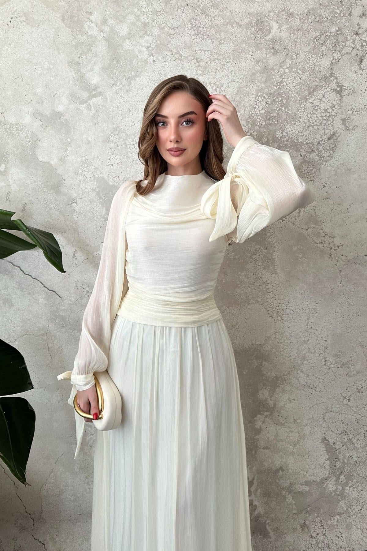 Ekru Büzgü Detaylı Manşetli Kuşak Elbise