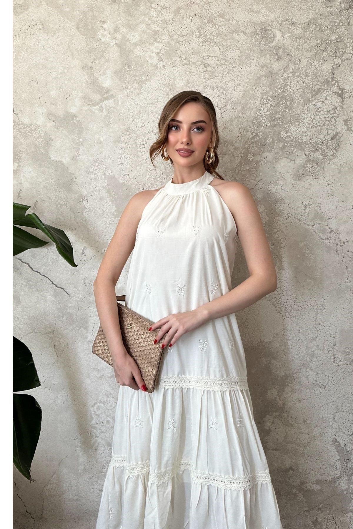 Ekru Güpür Detaylı Kat Kat Maxi Elbise