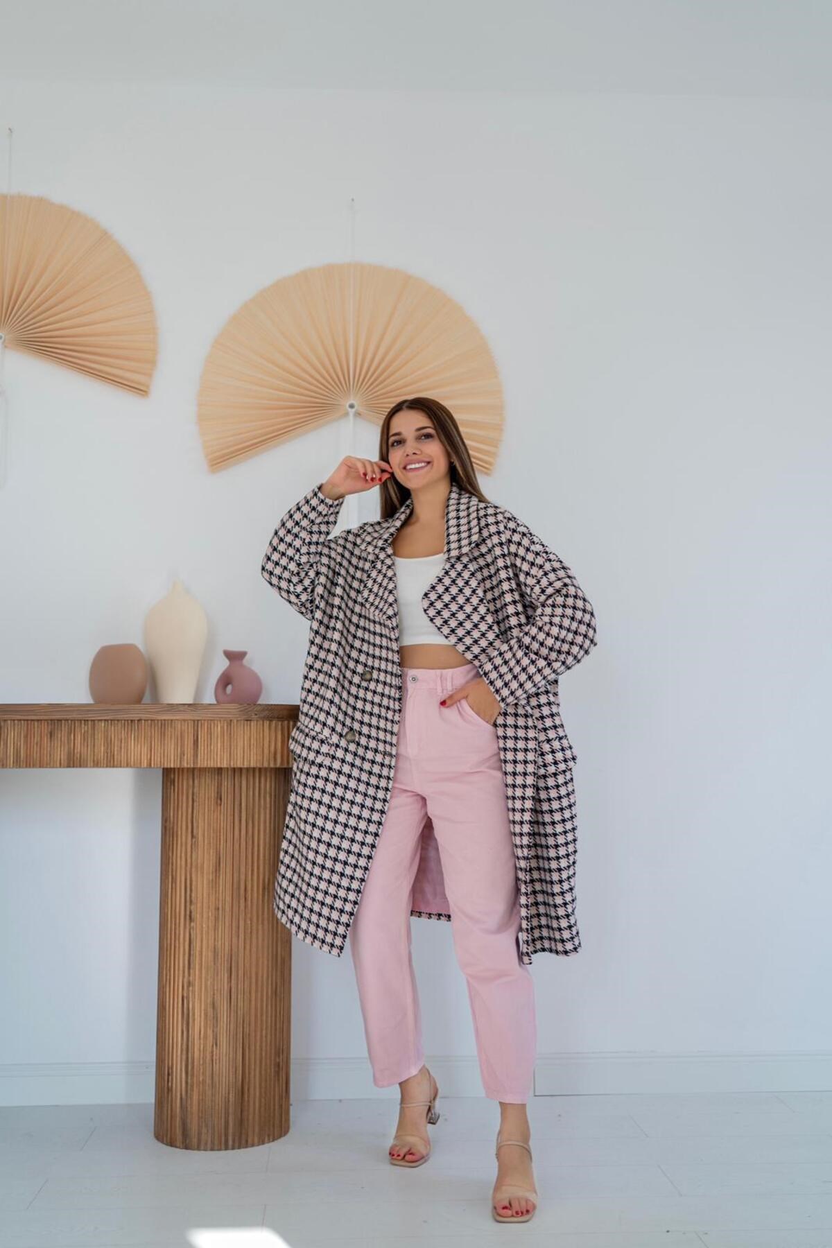 ELBEE Düğmeli ve Kare Desenli Kaban - Pembe