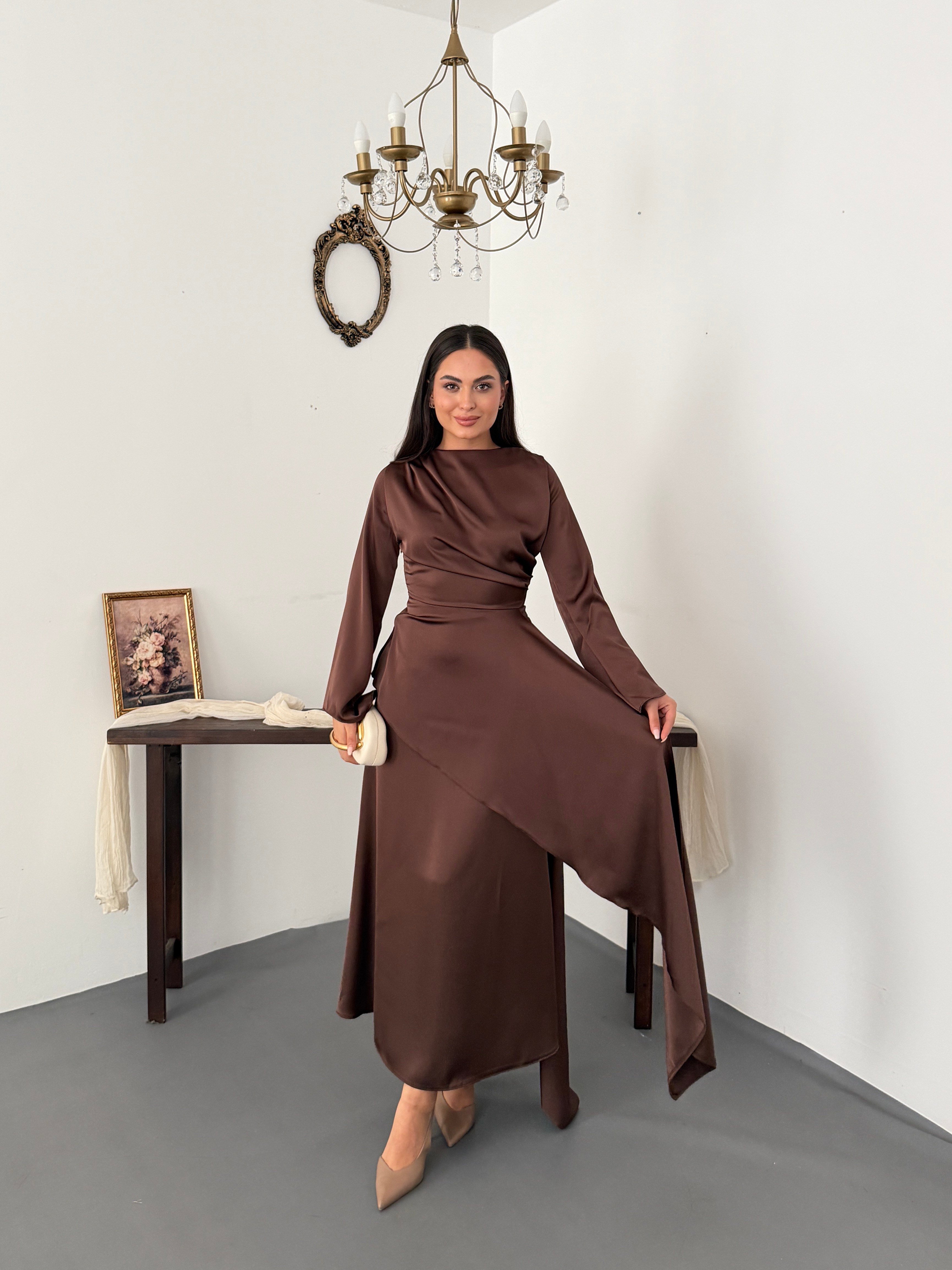 Kahve Yandan Bağlamalı Saten Elbise