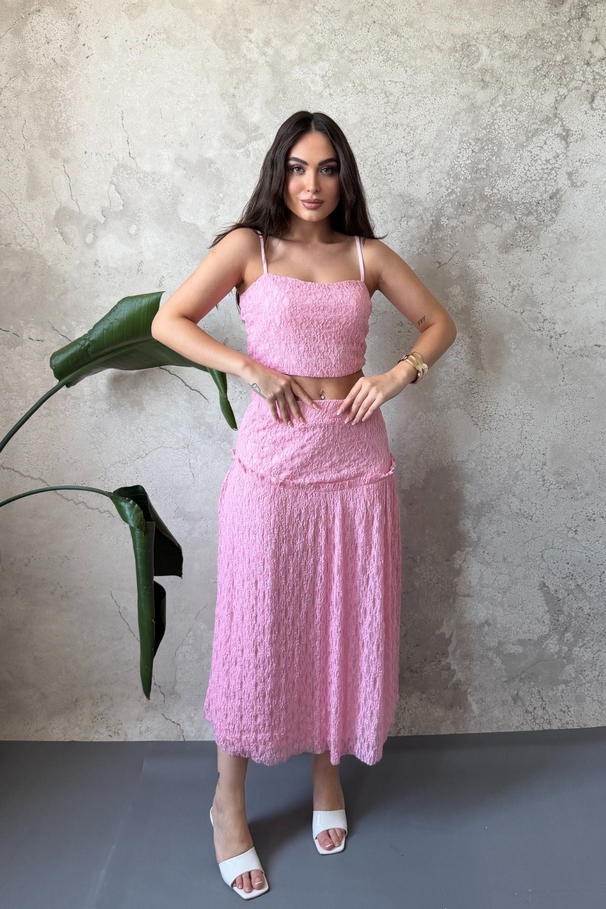 Pembe Dantel Bluz Ve Fırfırlı Etek Takım