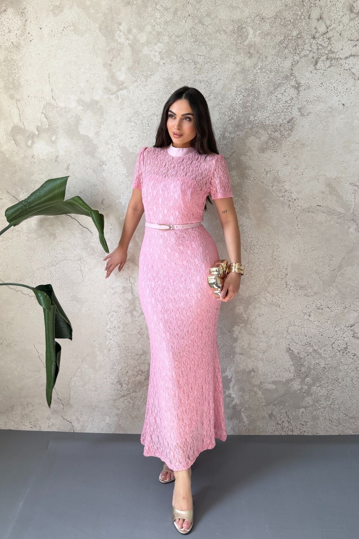 Pembe Dantel Detaylı Elbise
