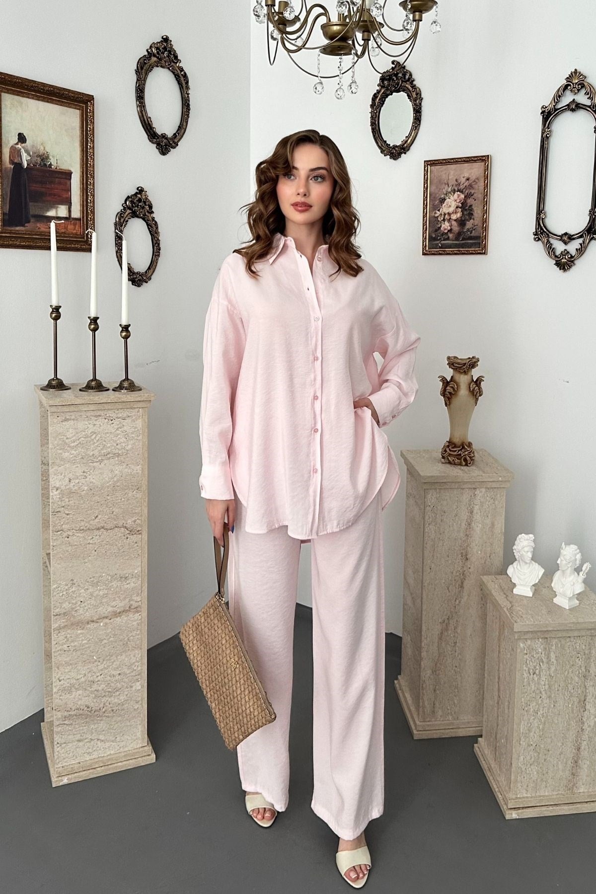 Pembe Gömlekli İkili Takım