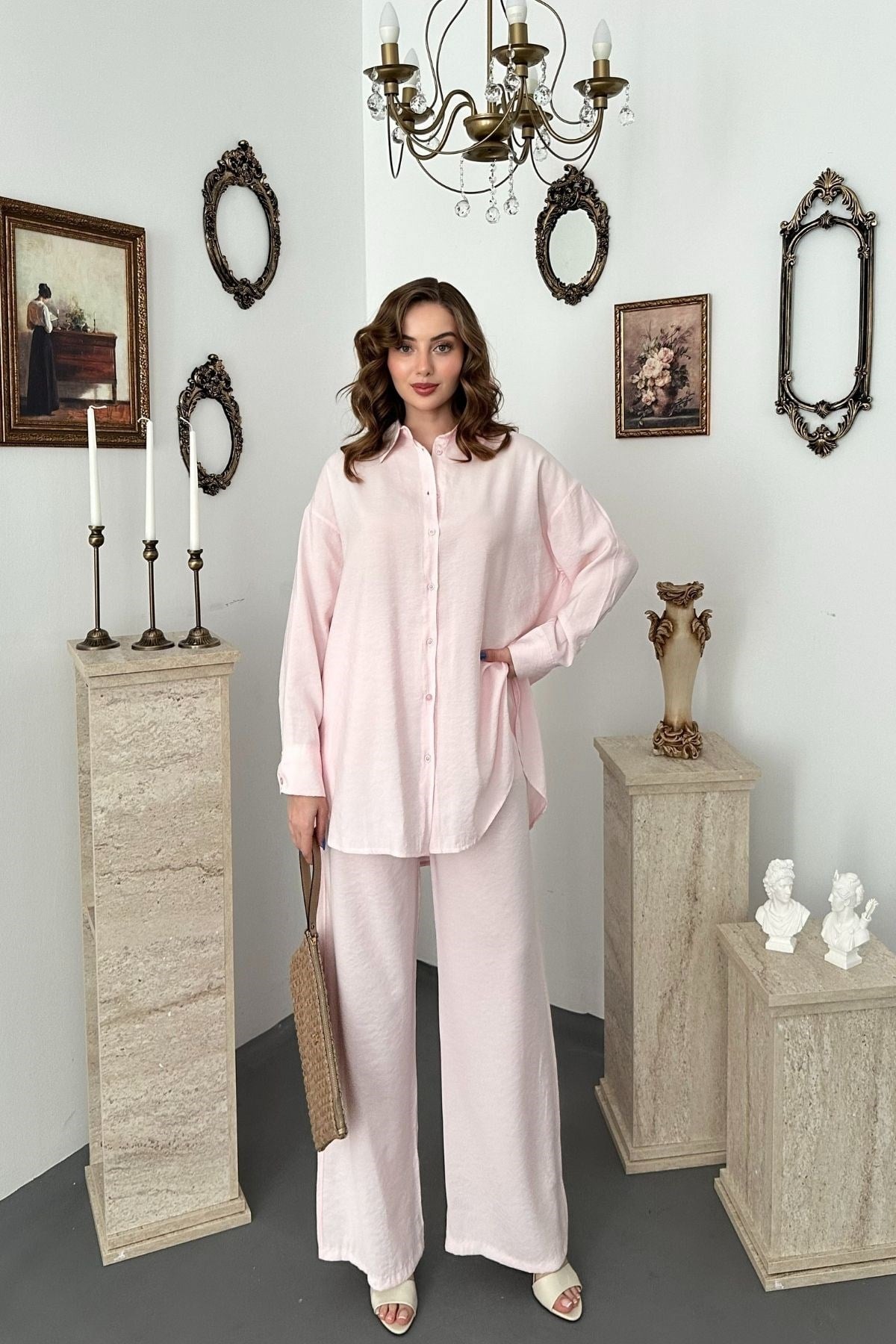 Pembe Gömlekli İkili Takım