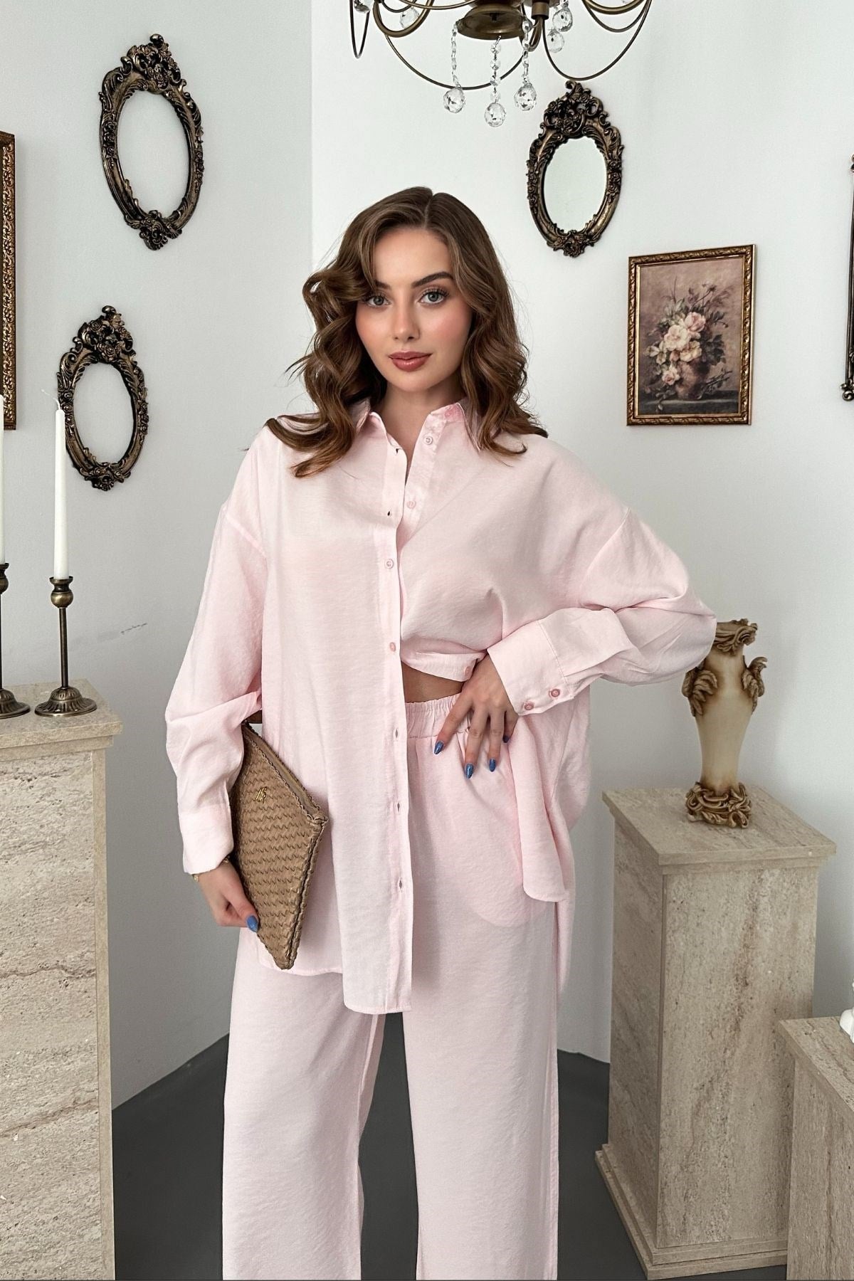 Pembe Gömlekli İkili Takım