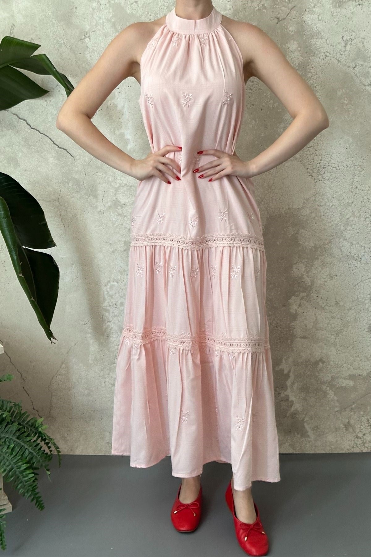 Pembe Güpür Detaylı Kat Kat Maxi Elbise