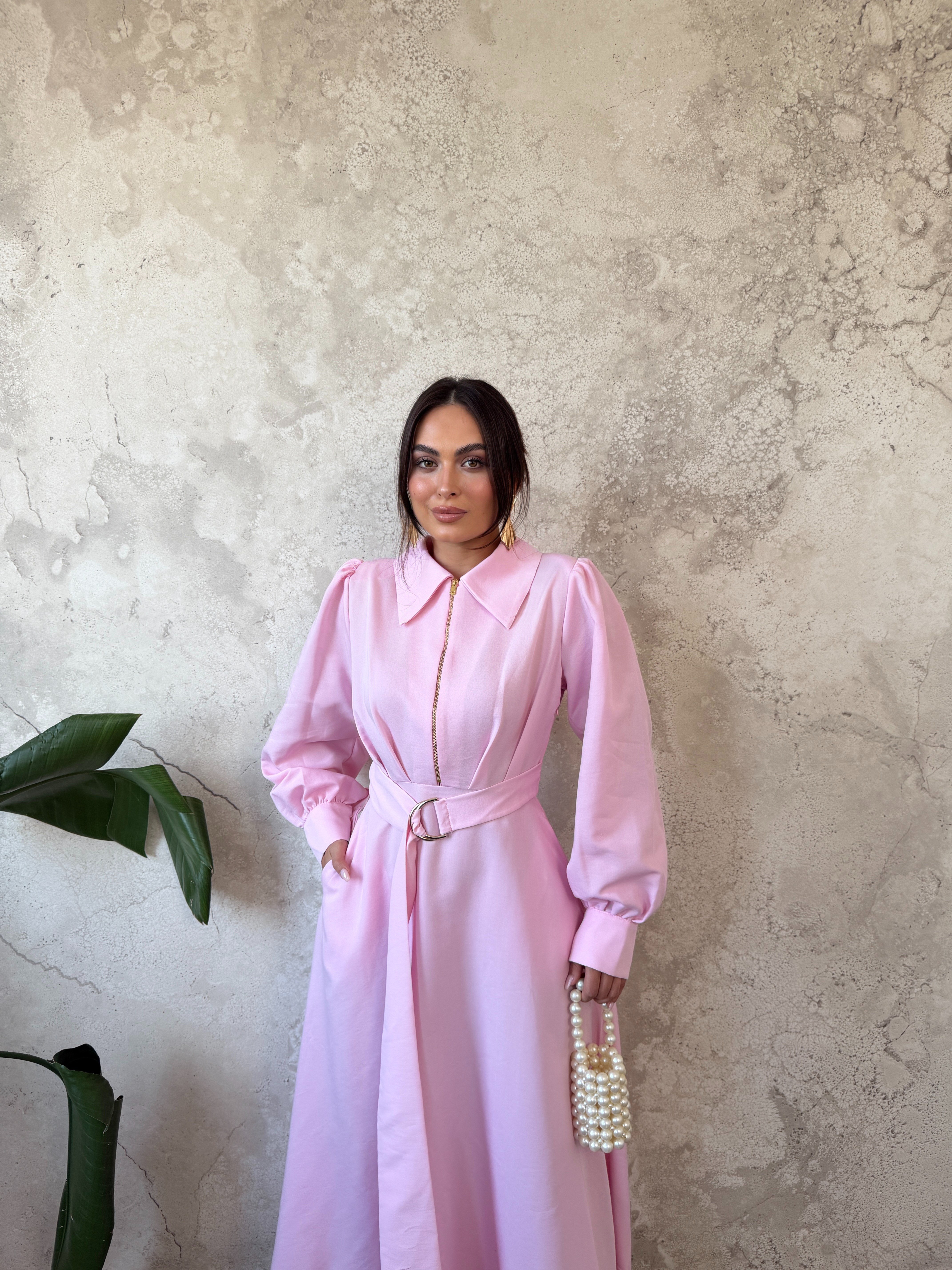 Pembe Pileli Önden Fermuarlı Elbise