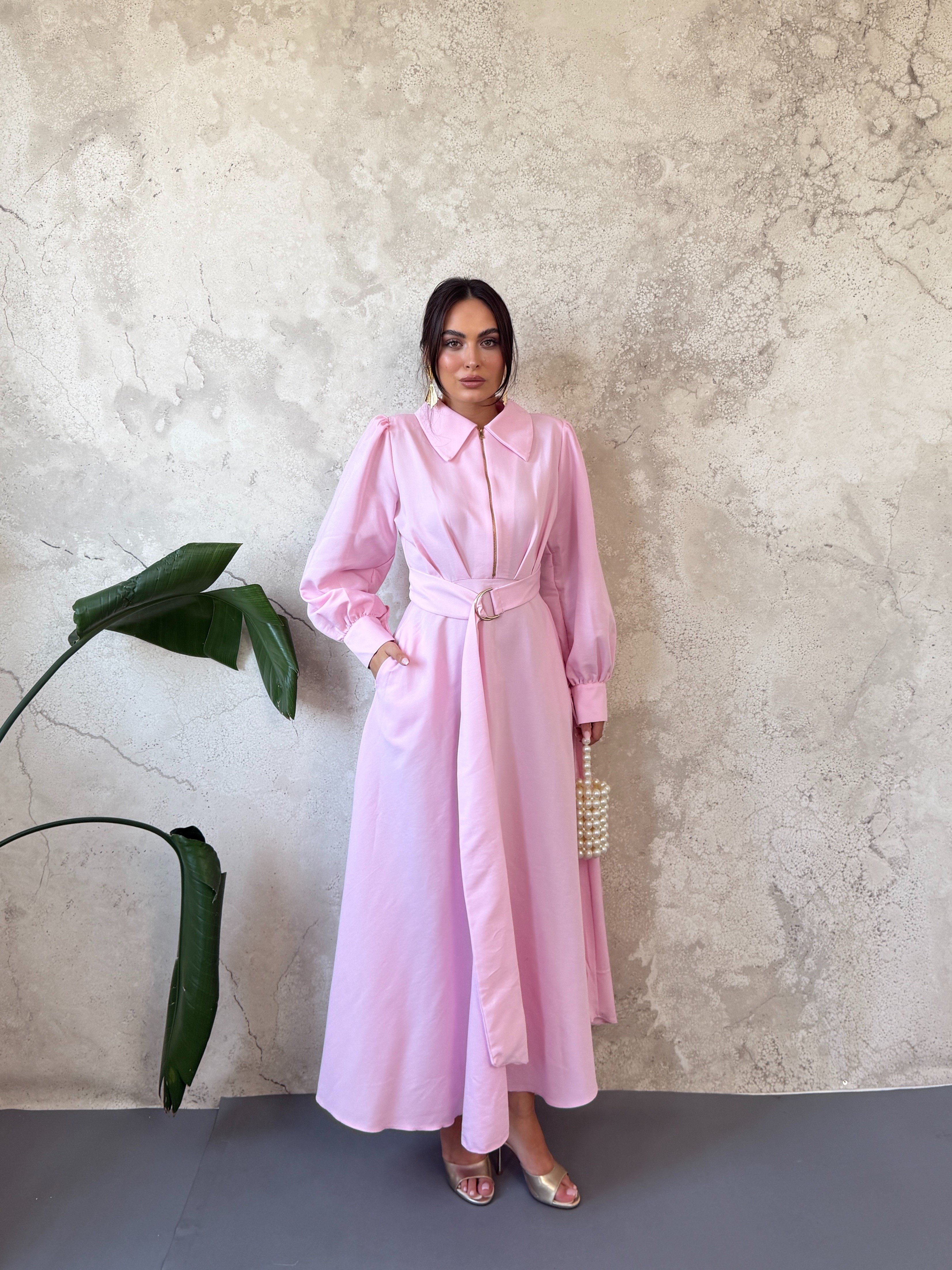 Pembe Pileli Önden Fermuarlı Elbise