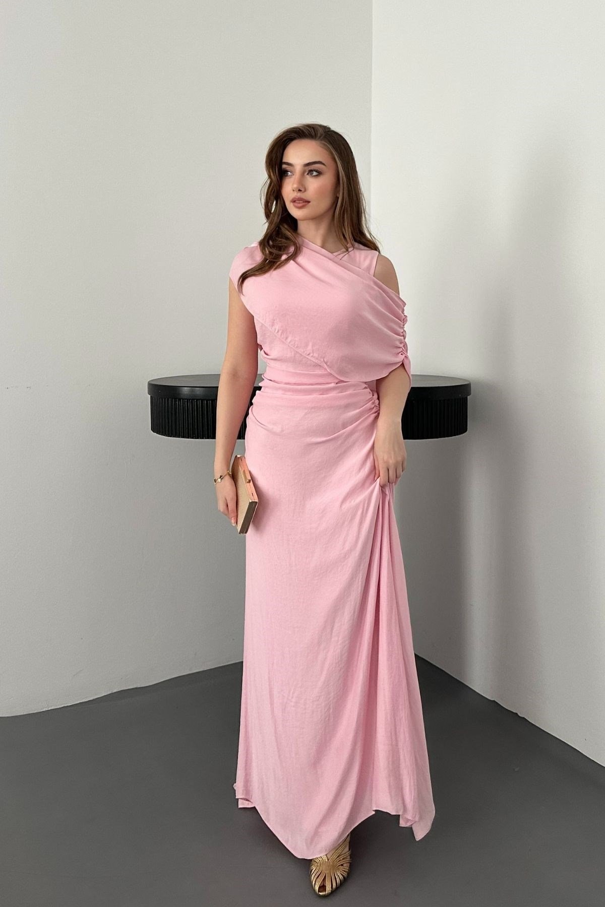Pembe ŞAL DETAYLI ELBİSE