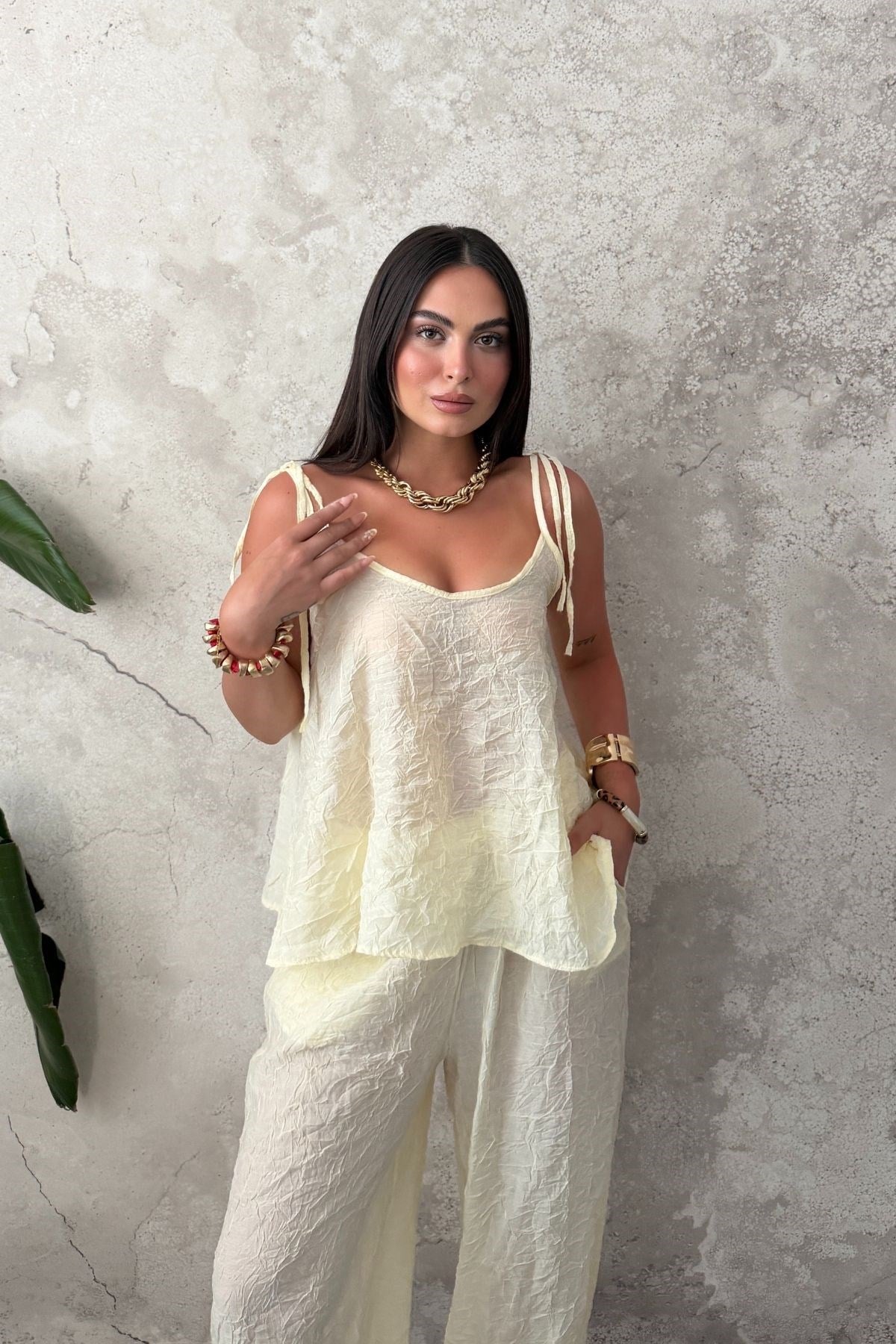 Sarı Boyundan Bağlamalı Bluz Pantolon Takım