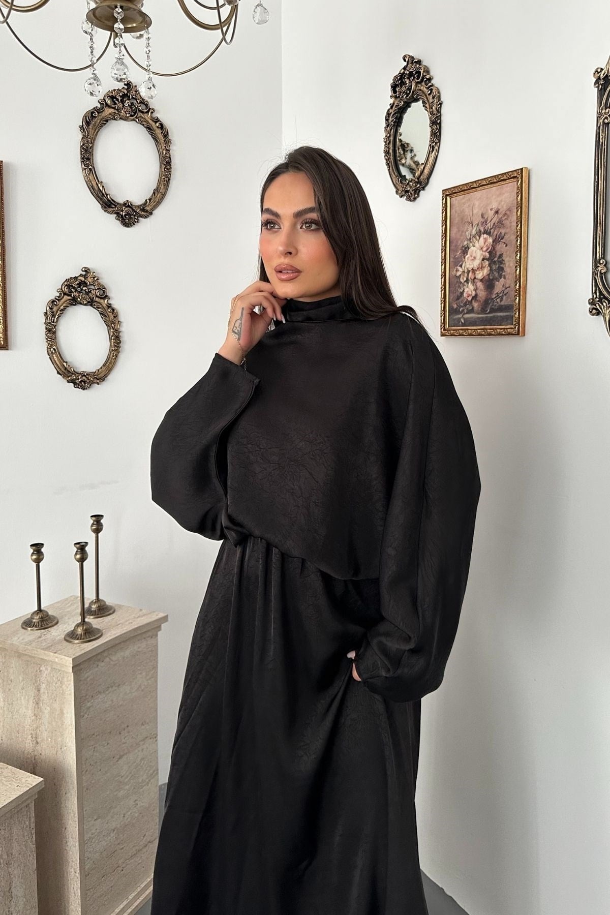 Siyah Jakarlı Saten Elbise