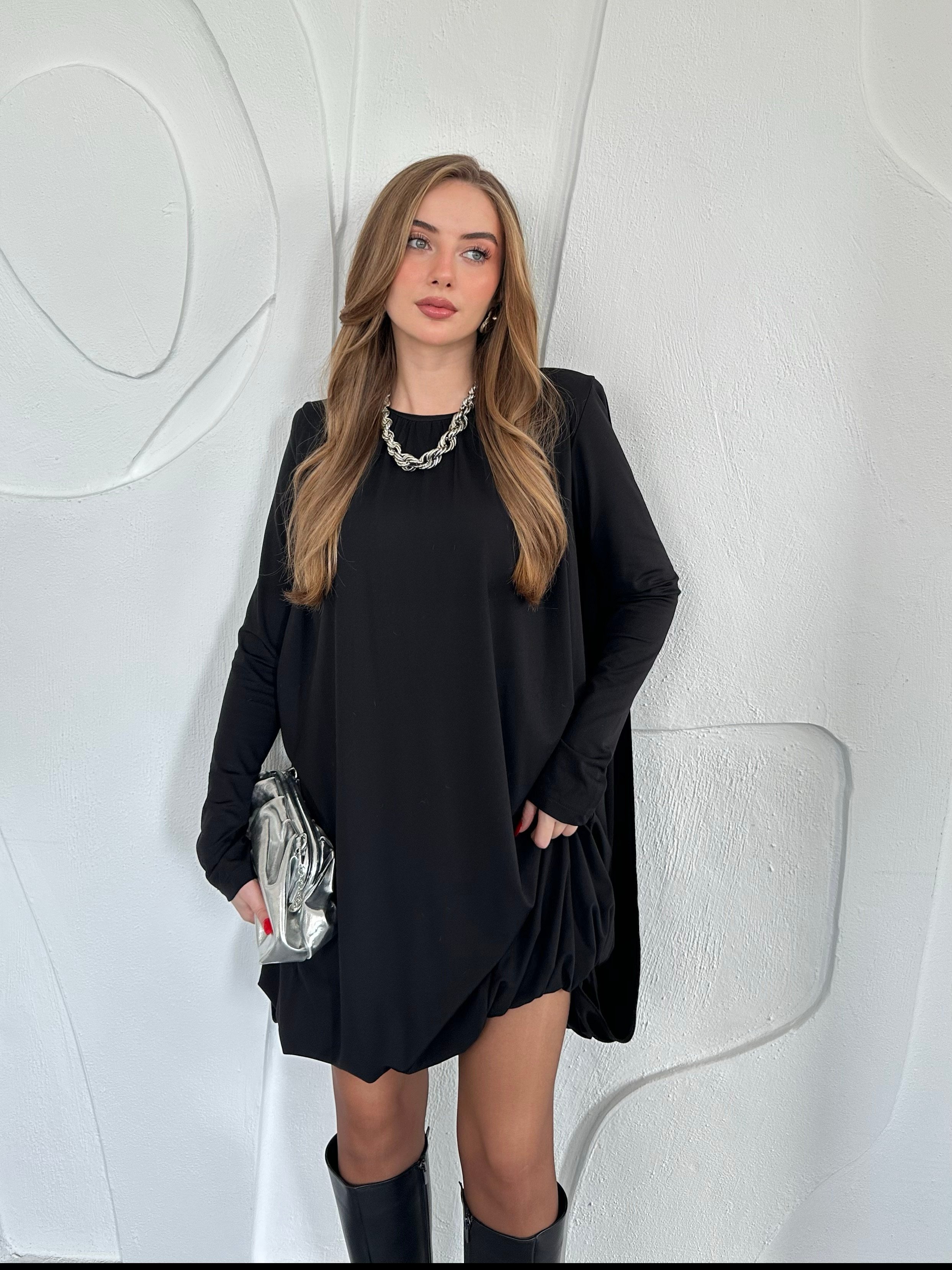 Siyah Pelerinli Elbise