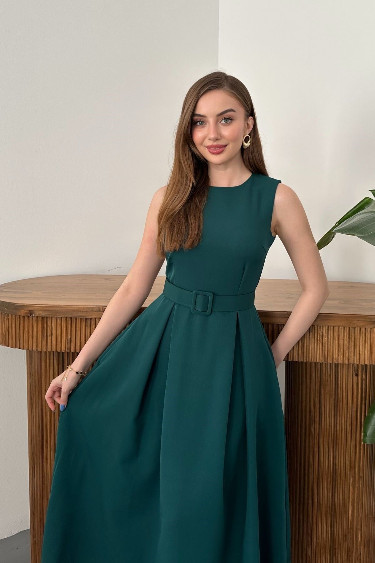Zümrüt Halter Yaka Kloş Elbise