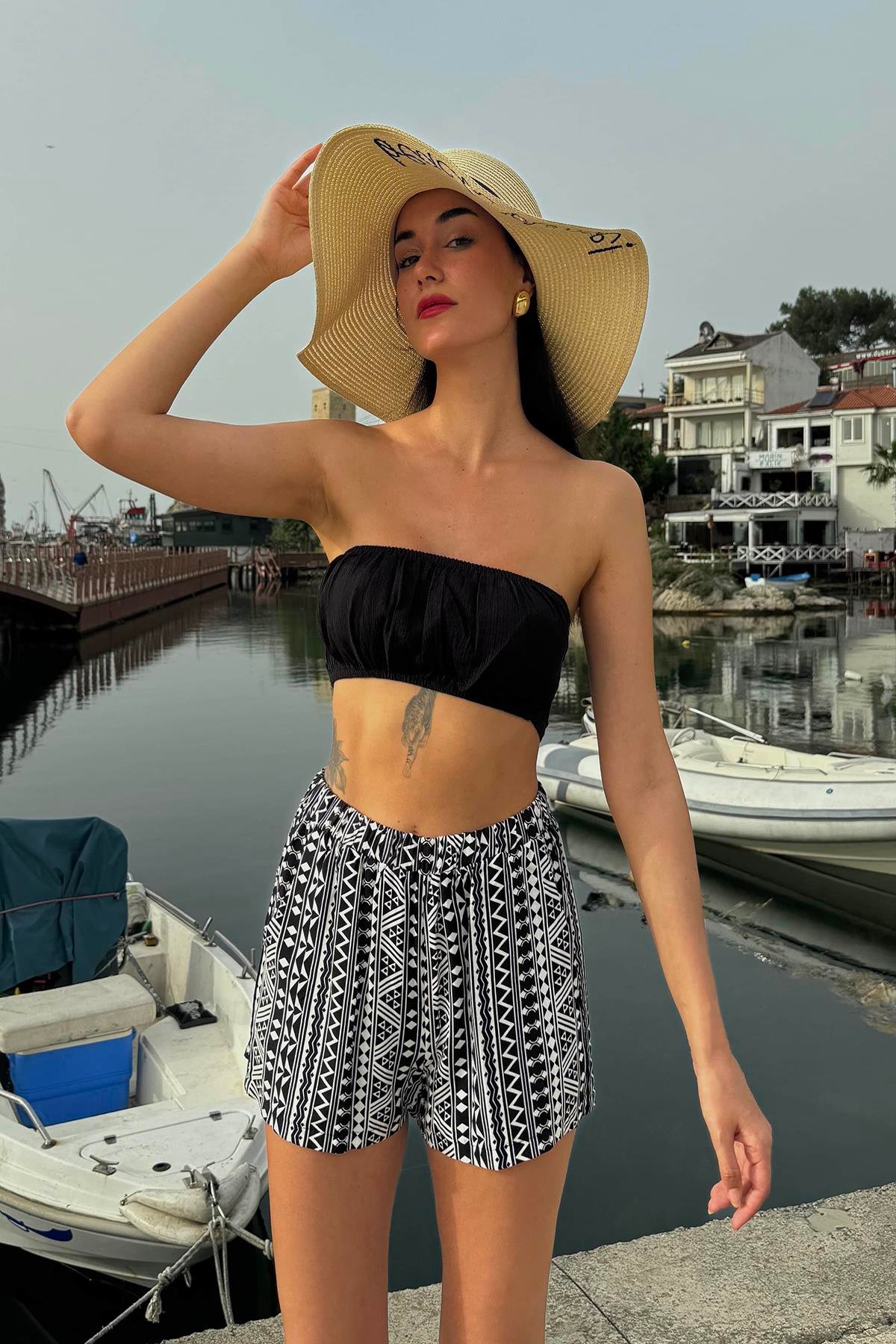 For You Beachwear Desenli Bustiyer Siyah-Beyaz ŞortTakım For You Beachwear Desenli Bustiyer Siyah-Beyaz ŞortTakım