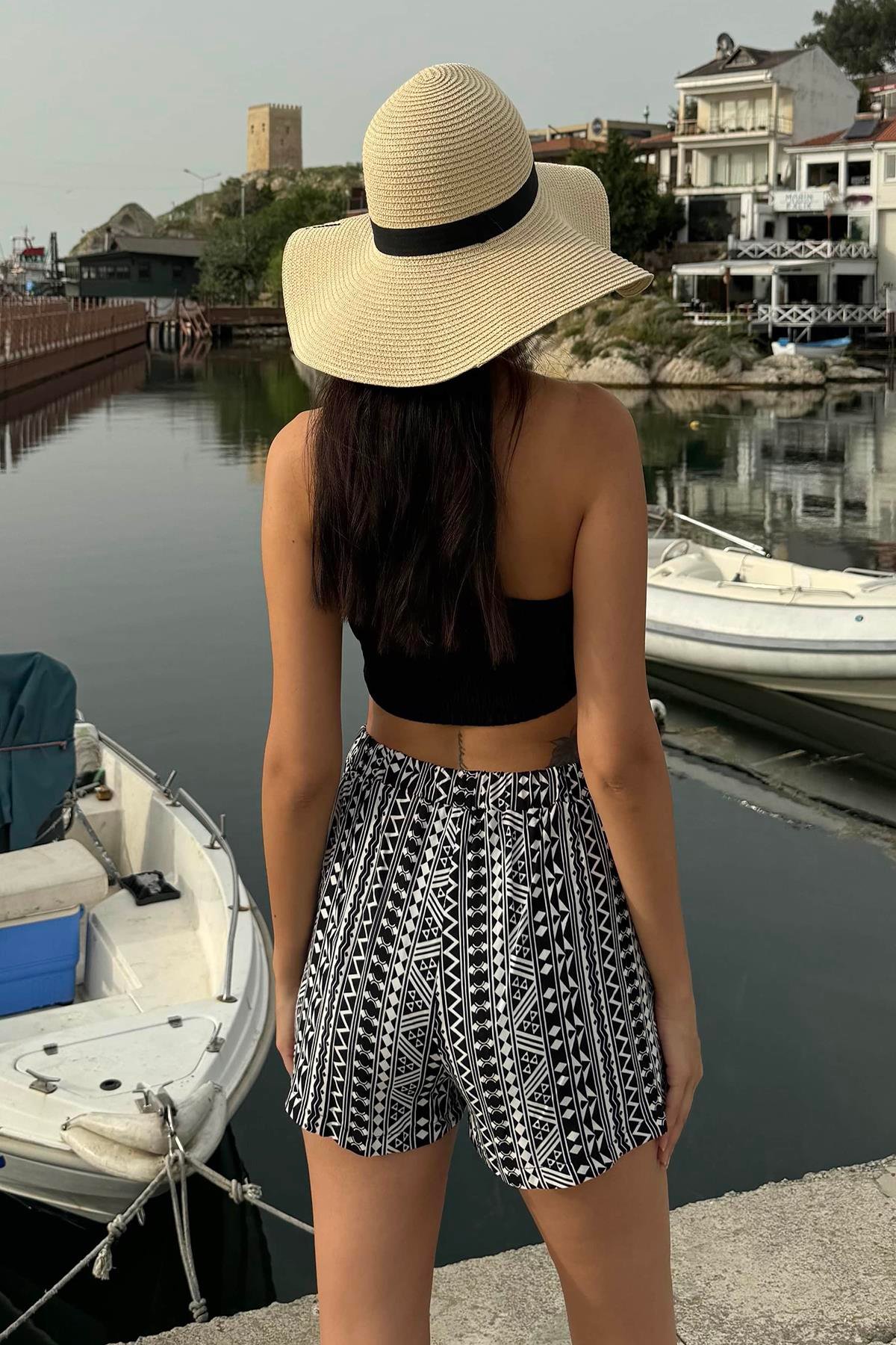 For You Beachwear Desenli Bustiyer Siyah-Beyaz ŞortTakım For You Beachwear Desenli Bustiyer Siyah-Beyaz ŞortTakım