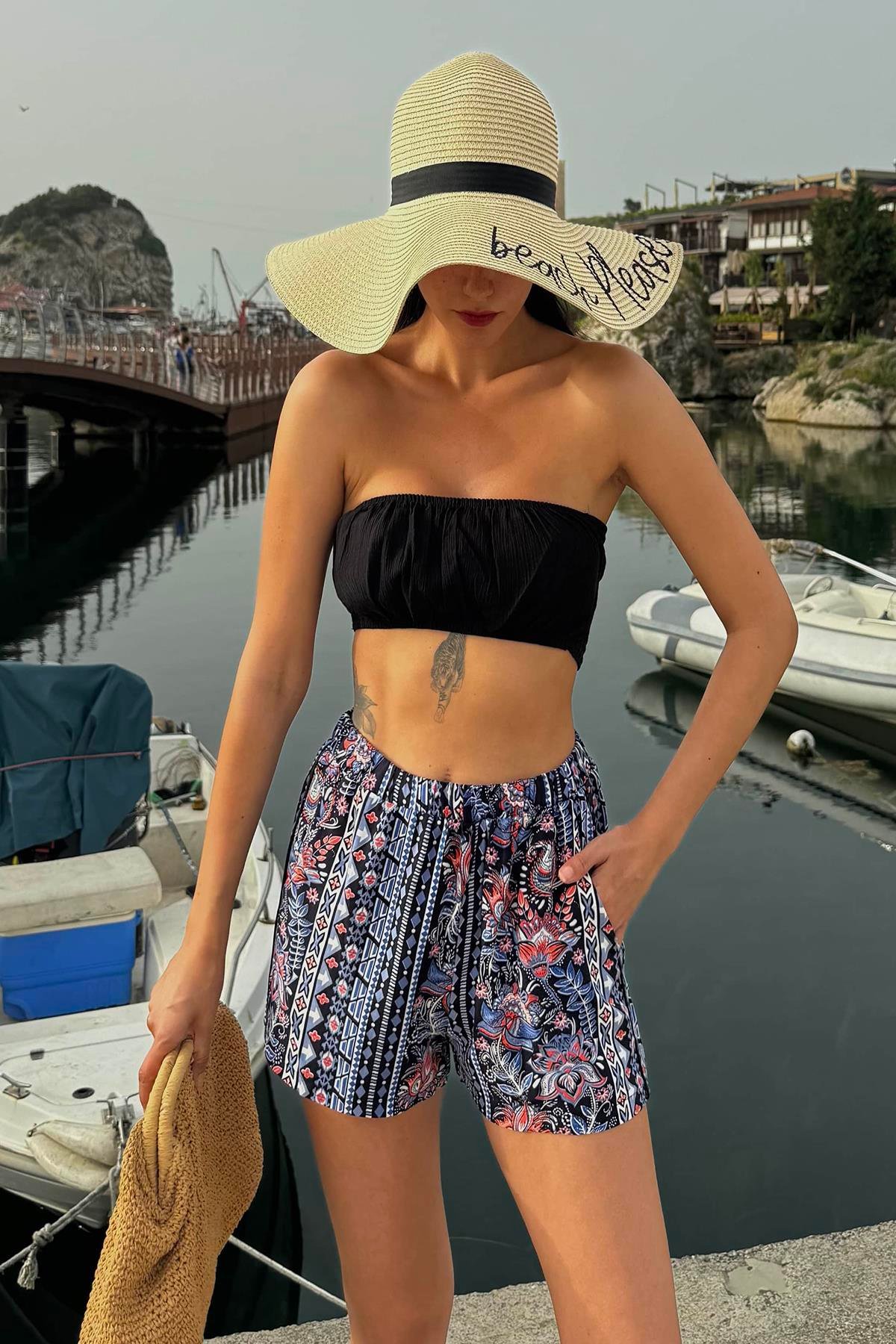 For You Beachwear Desenli Bustiyer Kırmızı-Mavi Şort Takım For You Beachwear Desenli Bustiyer Şort Kırmızı-Mavi Takım