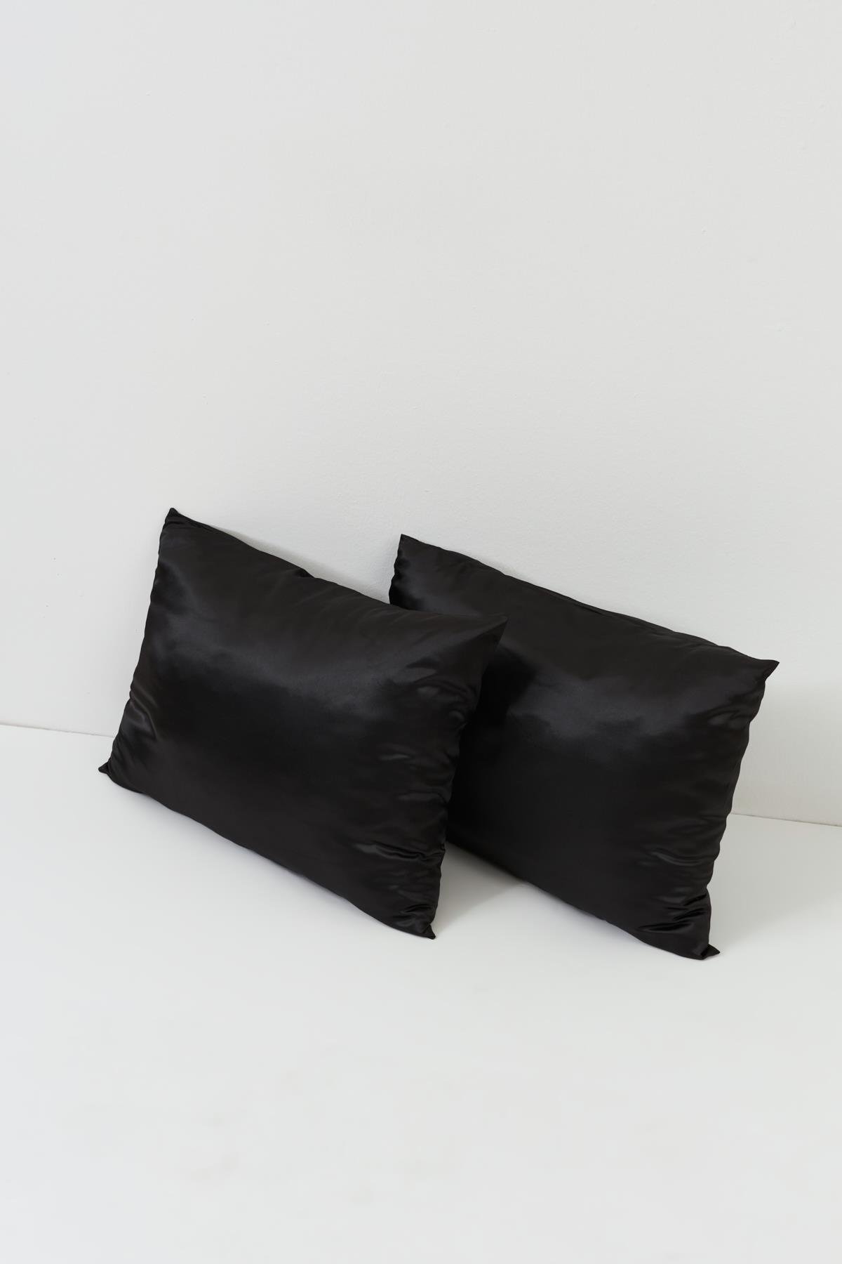 For You Home 5 li Uyku Gözlüklü Siyah Yastık kılıfı Seti  For You Home 5'li Uyku Gözlüklü Siyah Yastık kılıfı Seti