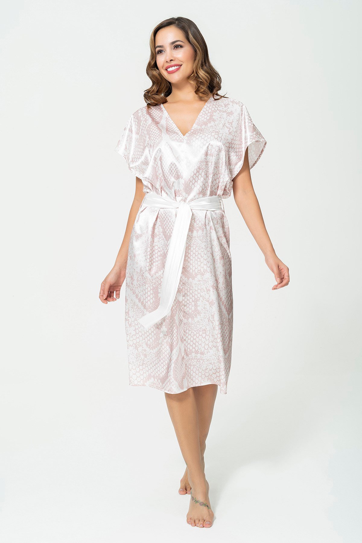 For You İn&Out/For You Moda For You İn&Out For You İn&Out İçeride ve Dışarıda V Yaka Yılan Desen Kemerli Pembe Saten Sabahlık/Elbise 