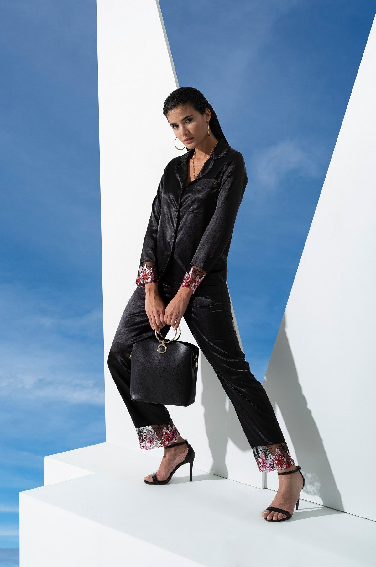 For You İn&Out/For You Moda For You İn&Out For You İn&Out İçeride ve Dışarıda 6 lı Saten Brodeli Siyah Pijama Takım 