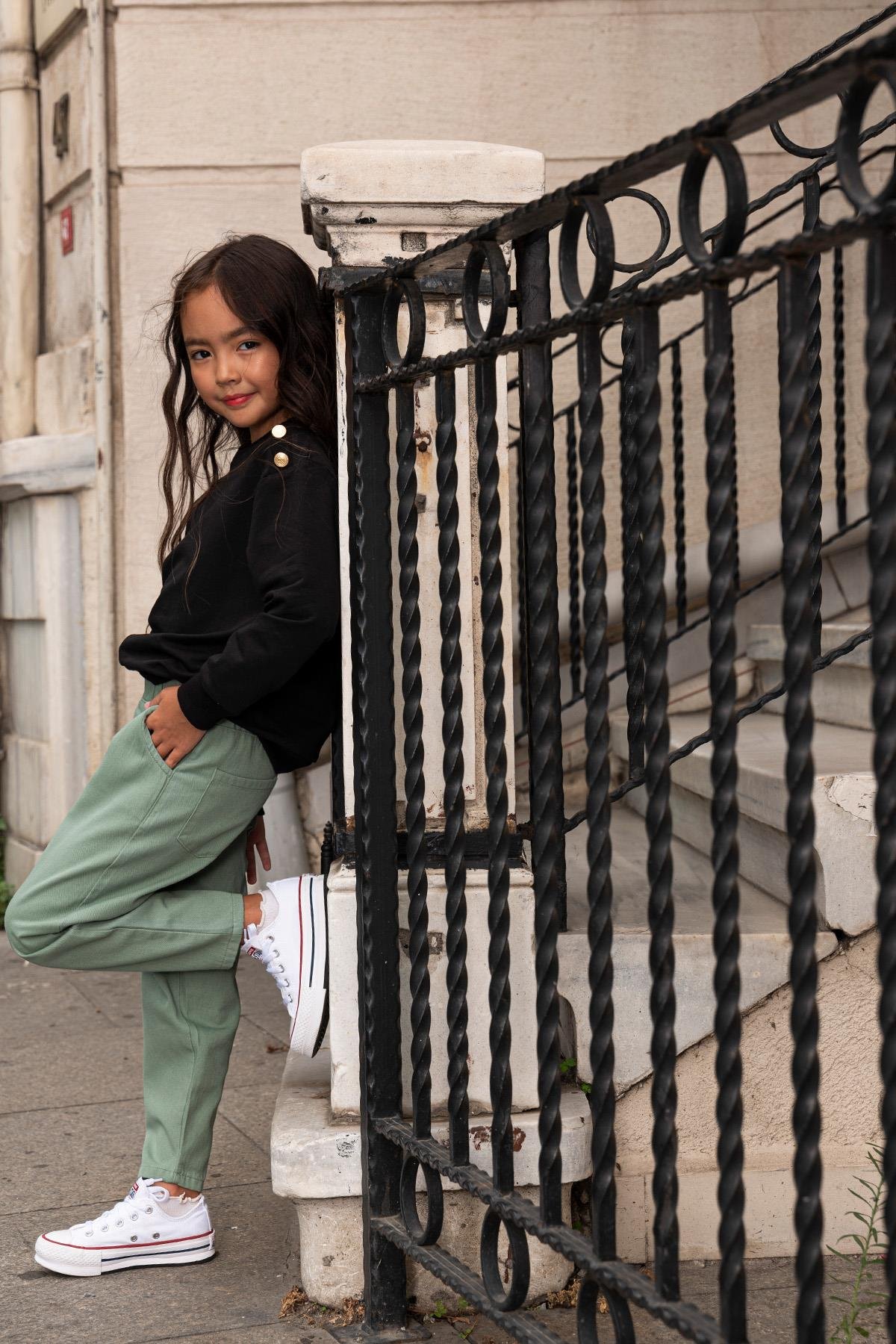 For You Kids 2'li Omuz Düğmeli Bel Fırfırlı Yeşil Gabardin Pantolon Takım For You Kids 2'li Omuz Düğmeli Bel Fırfırlı Yeşil Gabardin Pantolon Takım