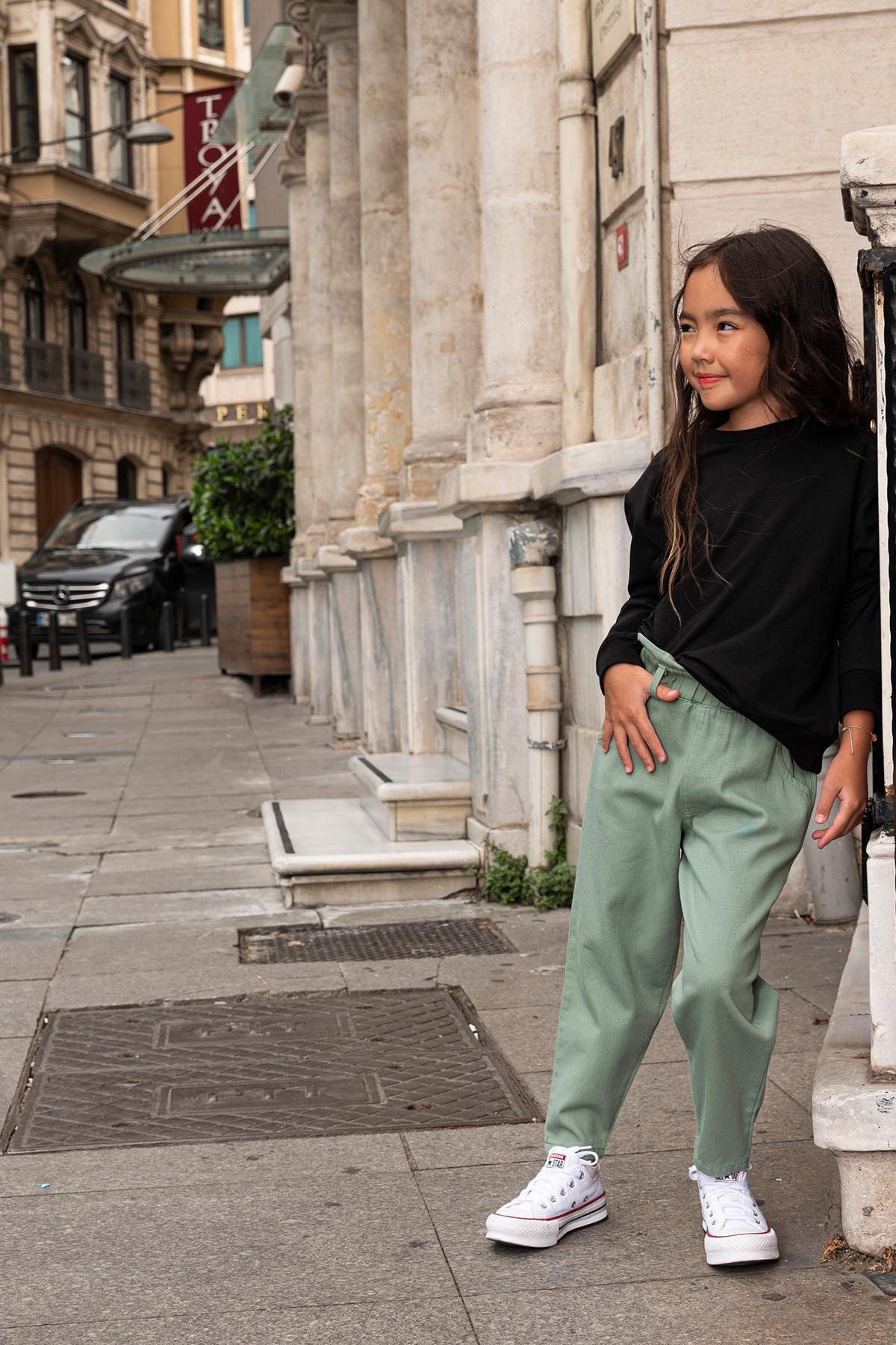 For You Kids 2'li Omuz Düğmeli Bel Fırfırlı Yeşil Gabardin Pantolon Takım For You Kids 2'li Omuz Düğmeli Bel Fırfırlı Yeşil Gabardin Pantolon Takım