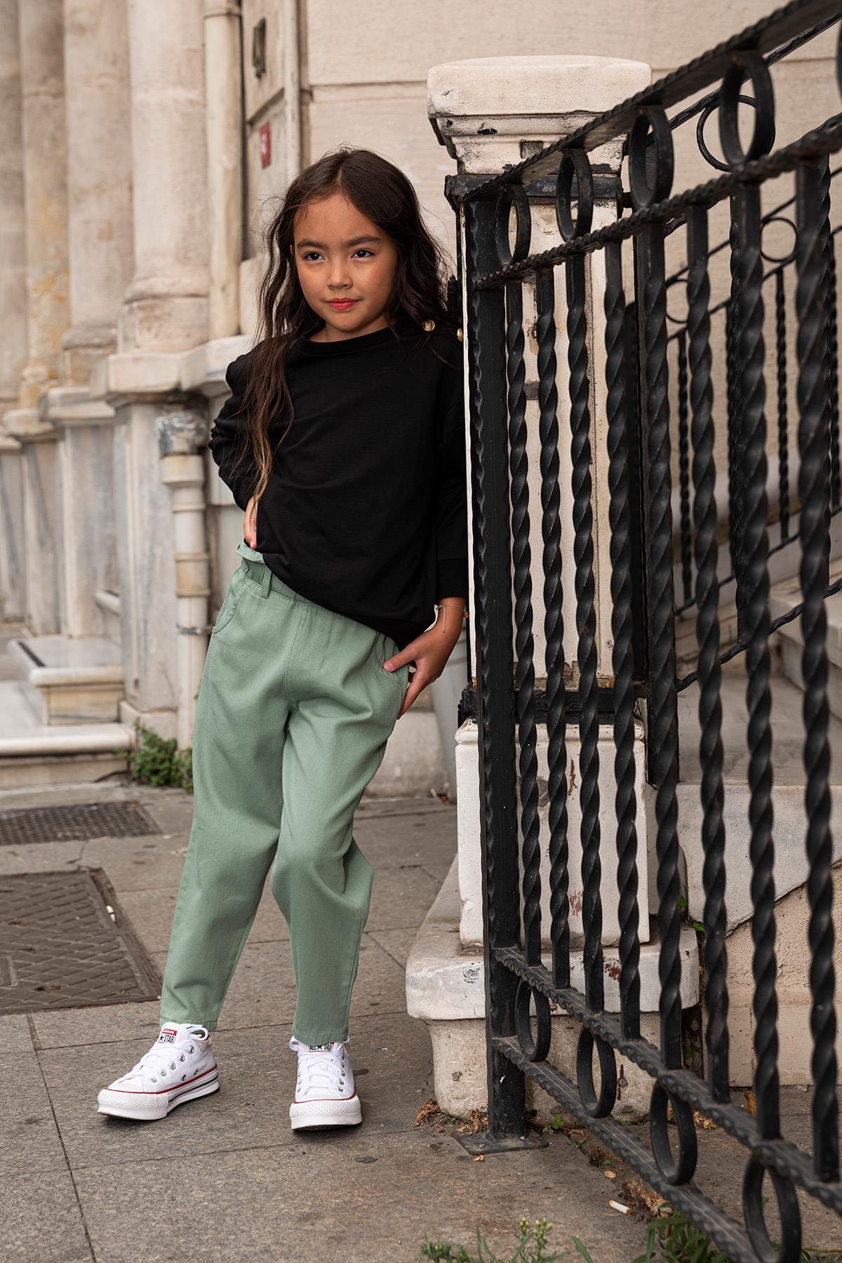 For You Kids 2'li Omuz Düğmeli Bel Fırfırlı Yeşil Gabardin Pantolon Takım For You Kids 2'li Omuz Düğmeli Bel Fırfırlı Yeşil Gabardin Pantolon Takım