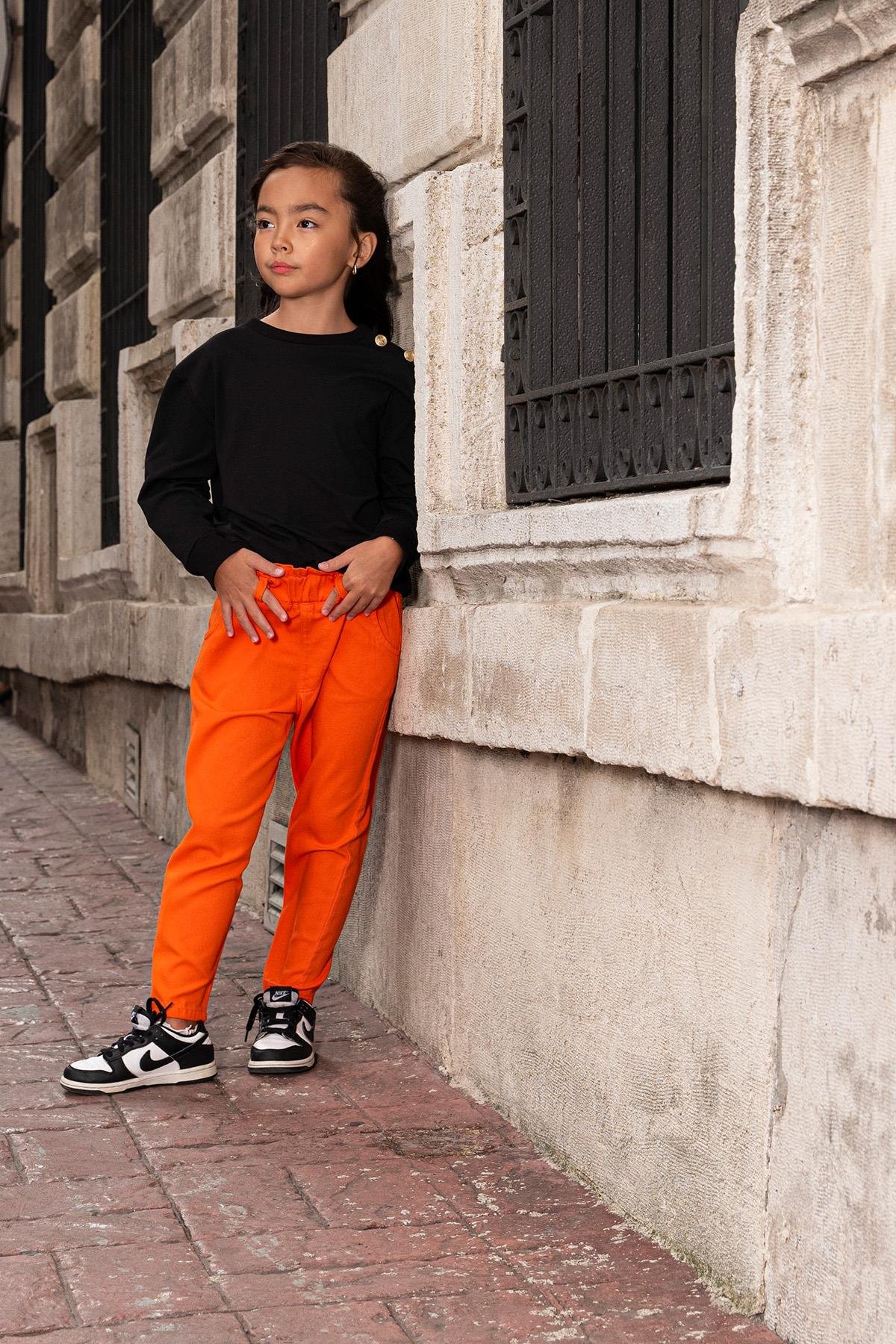 For You Kids 2'li Omuz Düğmeli Bel Fırfırlı Turuncu Gabardin Pantolon Takım For You Kids 2'li Omuz Düğmeli Bel Fırfırlı Turuncu Gabardin Pantolon Takım