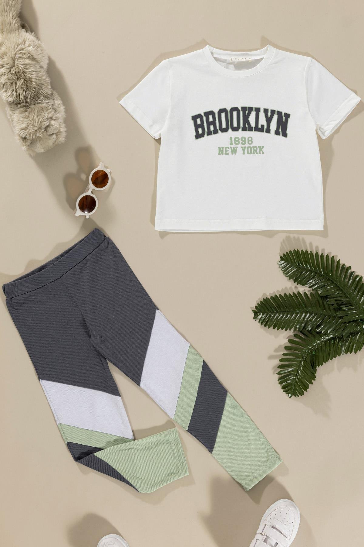 For You Kids 2'li Parcalı Tayt Baskılı Antrasit Tshirt Takım For You Kids 2'li Parcalı Tayt Baskılı Antrasit Tshirt Takım