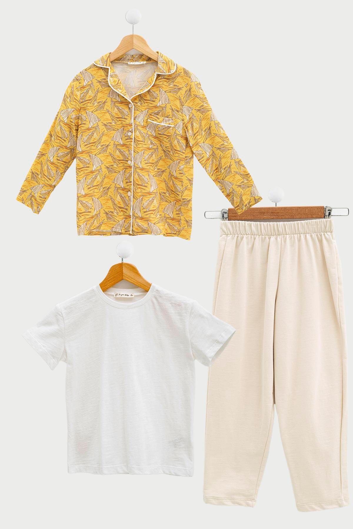 For You Kids 3'lü Ara Biyeli Tshirt Pantolon Taş Pijama Takımı For You Kids 3'lü Ara Biyeli Tshirt Pantolon Taş Pijama Takımı