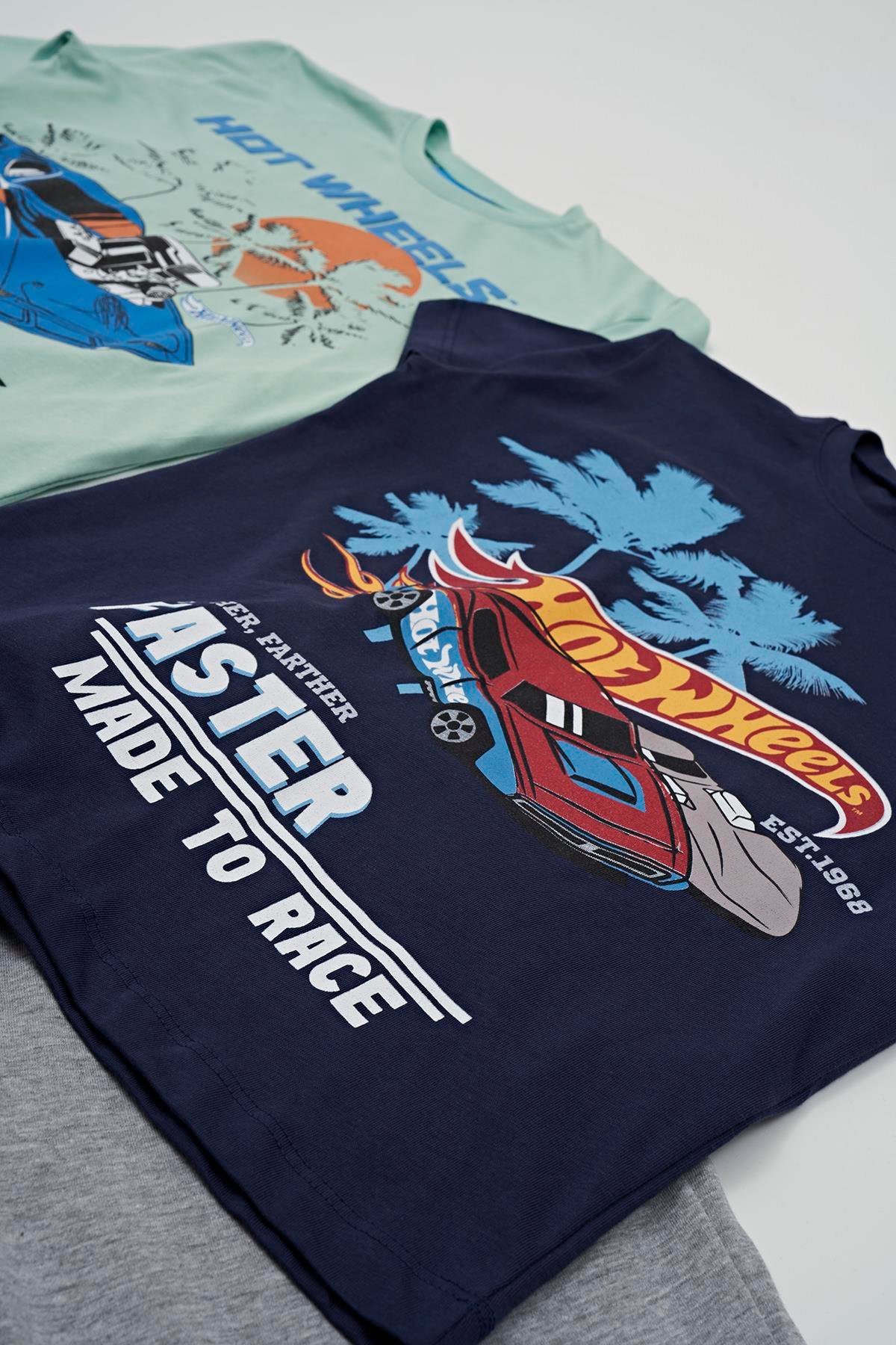 For You Kids 4'lü Hot Wheels Baskılı Tshirt Şort Pantolon Takım For You Kids 4'lü Hot Wheels Baskılı Tshirt Şort Pantolon Takım