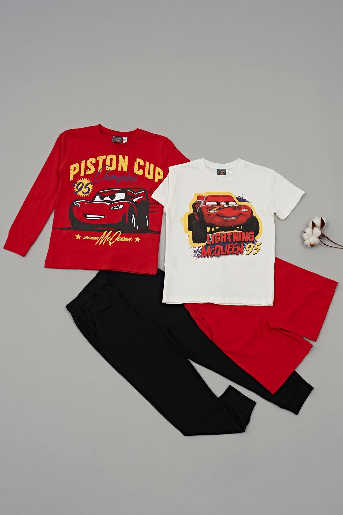 For You Kids 4'lü Mc Queen Baskılı Tshirt Şort Pantolon Takım  For You Kids 4'lü McQueen Baskılı Tshirt Şort Pantolon Kırmızı Takım