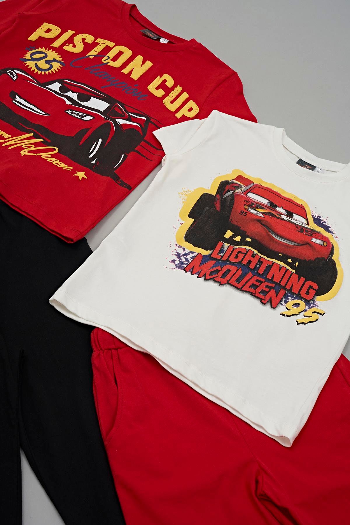 For You Kids 4'lü Mc Queen Baskılı Tshirt Şort Pantolon Takım  For You Kids 4'lü McQueen Baskılı Tshirt Şort Pantolon Kırmızı Takım