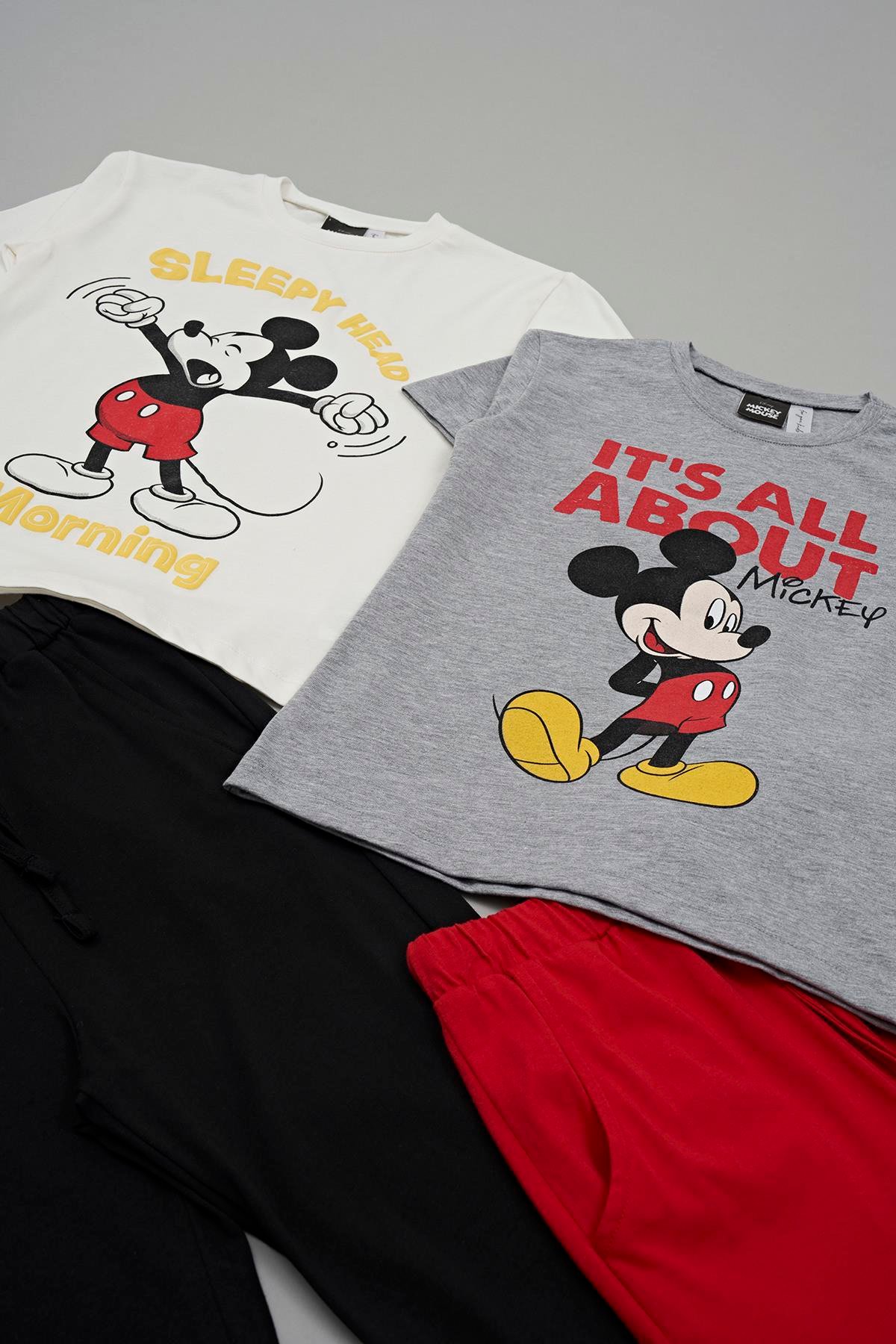 For You Kids 4'lü Mickey Mouse Baskılı Tshirt Şort Pantolon Takım For You Kids 4'lü Mickey Mouse Baskılı Tshirt Şort Pantolon Takım