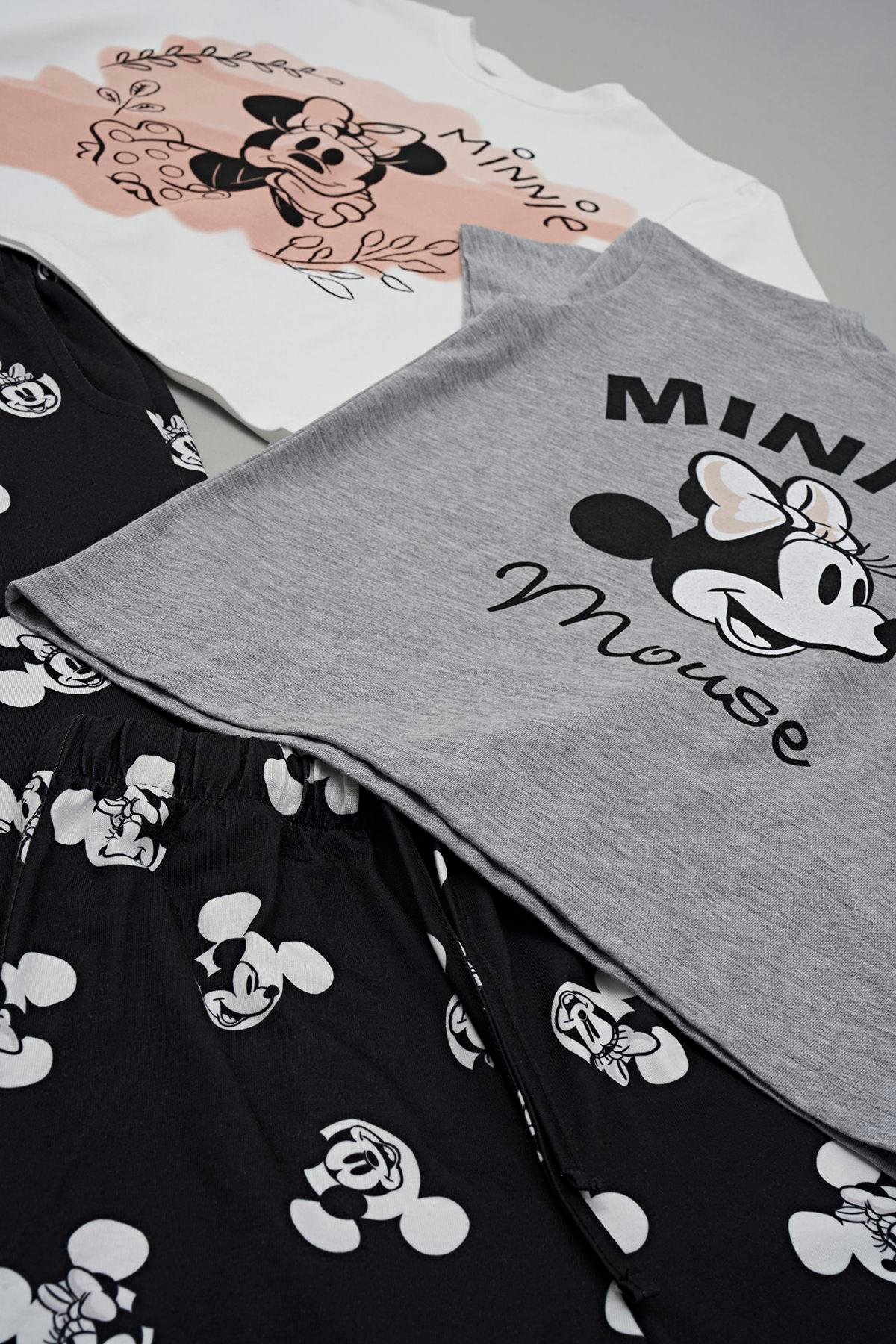 For You Kids 4'lü Minnie Mouse Baskılı Tshirt Şort Pantolon Takım  For You Kids 4'lü Minnie Mouse Baskılı Tshirt Şort Pantolon Takım 