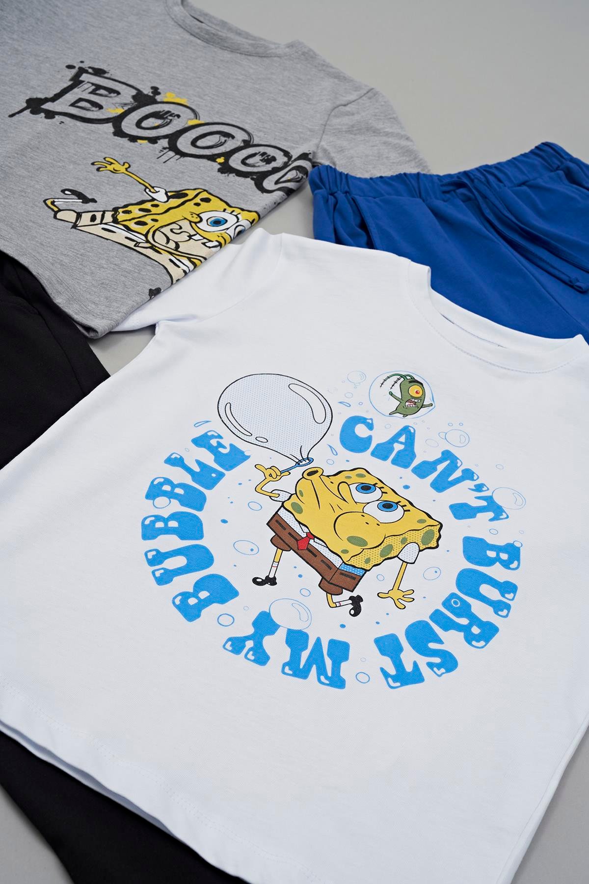 For You Kids 4'lü Sünger Bob Baskılı Tshirt Şort Pantolon Takım For You Kids 4'lü Sünger Bob Baskılı Tshirt Şort Pantolon Takım