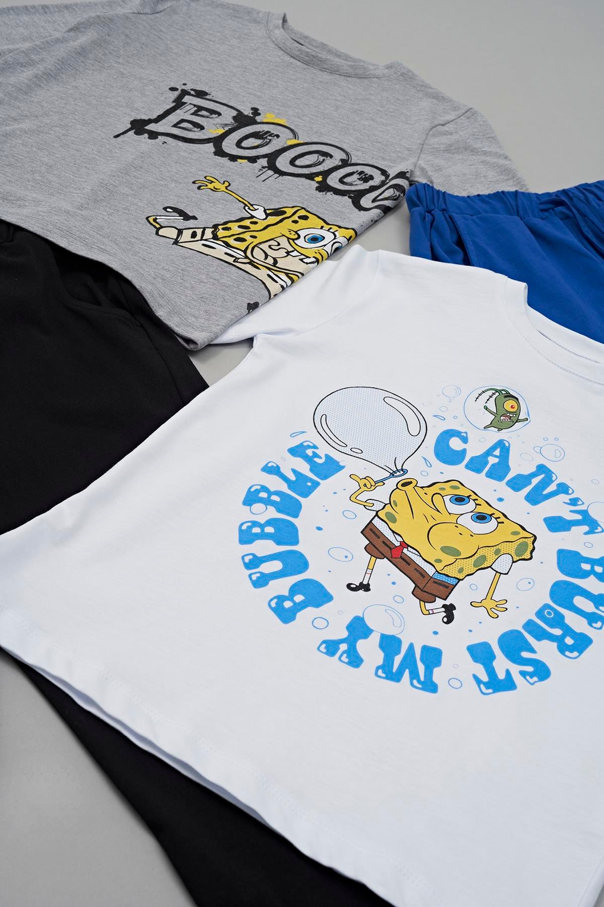 For You Kids 4'lü Sünger Bob Baskılı Tshirt Şort Pantolon Takım For You Kids 4'lü Sünger Bob Baskılı Tshirt Şort Pantolon Takım