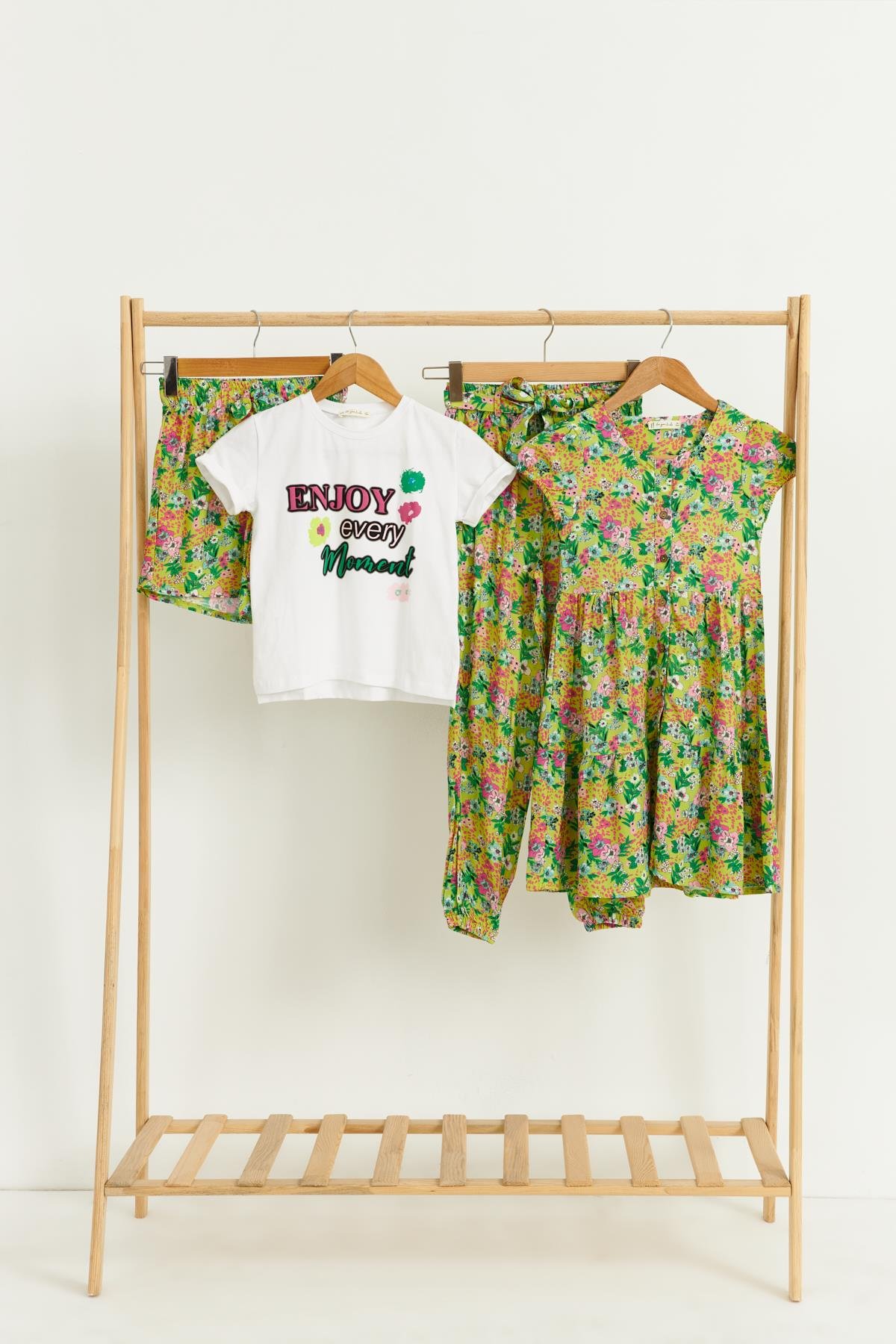 4'lü Tshirt Elbise Pantolon Şort Yeşil Takım For You Kids 4'lü Tshirt Elbise Pantolon Şort Yeşil Takım