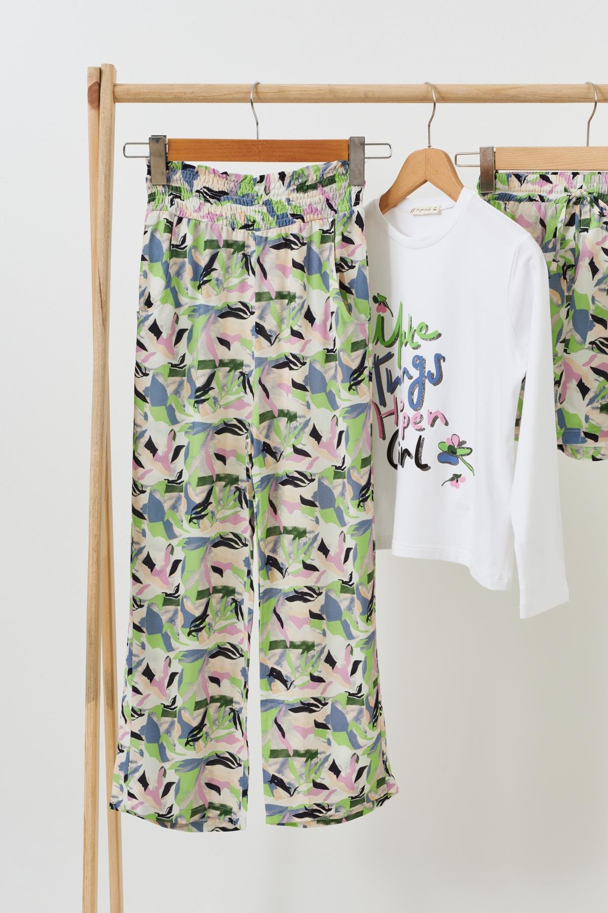 4'lü Tshirt Pantolon Şort Yeşil Takım For You Kids 4'lü Tshirt Pantolon Şort Yeşil Takım