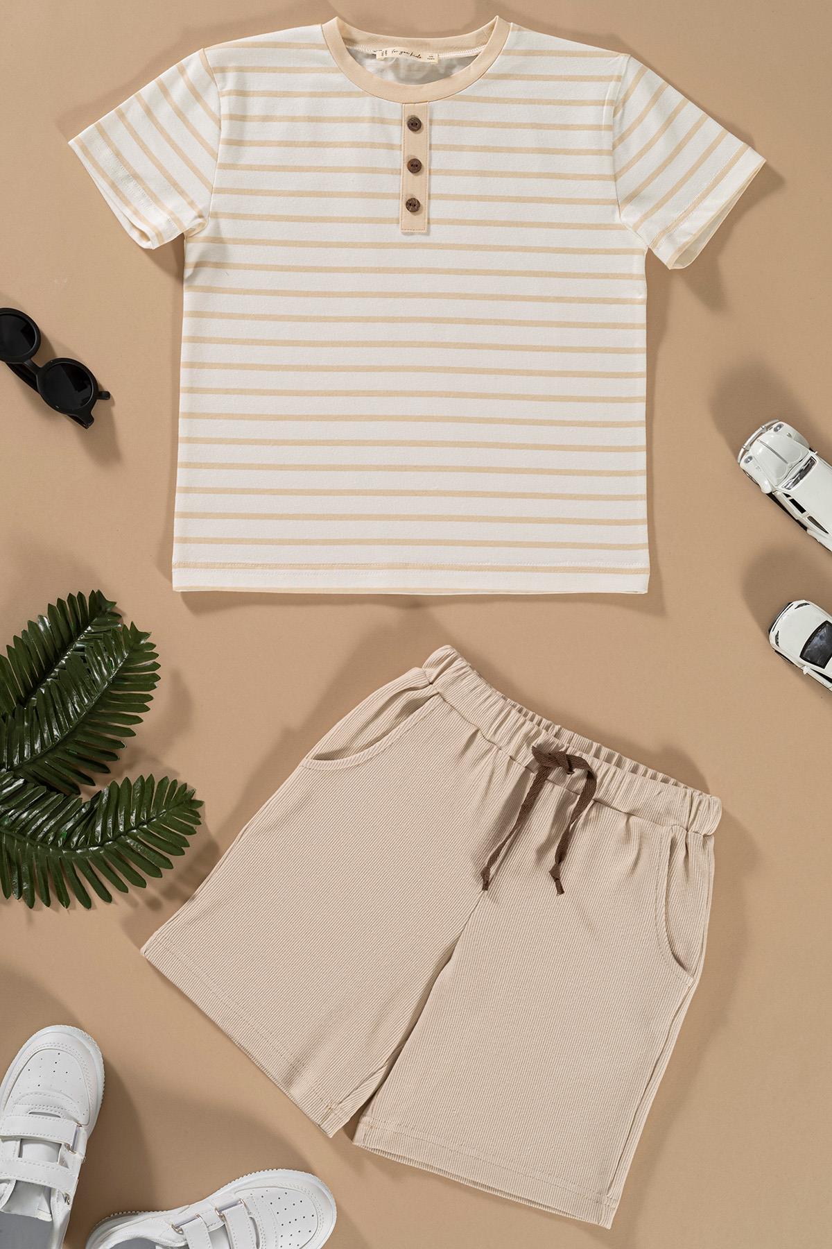 For You Kids Çizgili Garnili Düğmeli Taş Tshirt Şort Takım For You Kids Çizgili Garnili Düğmeli Taş Tshirt Şort Takım