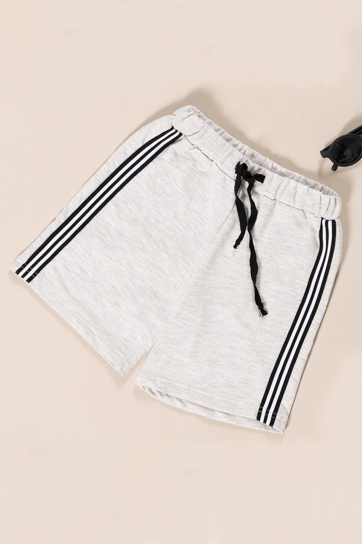 For You Kids Etiket ve Yanı Şerit Çizgi Detaylı Erkek Çocuk T-Shirt Şort Takım  | Gri For You Kids Etiket ve Yanı Şerit Çizgi Detaylı Erkek Çocuk T-Shirt Şort Takım  | Gri