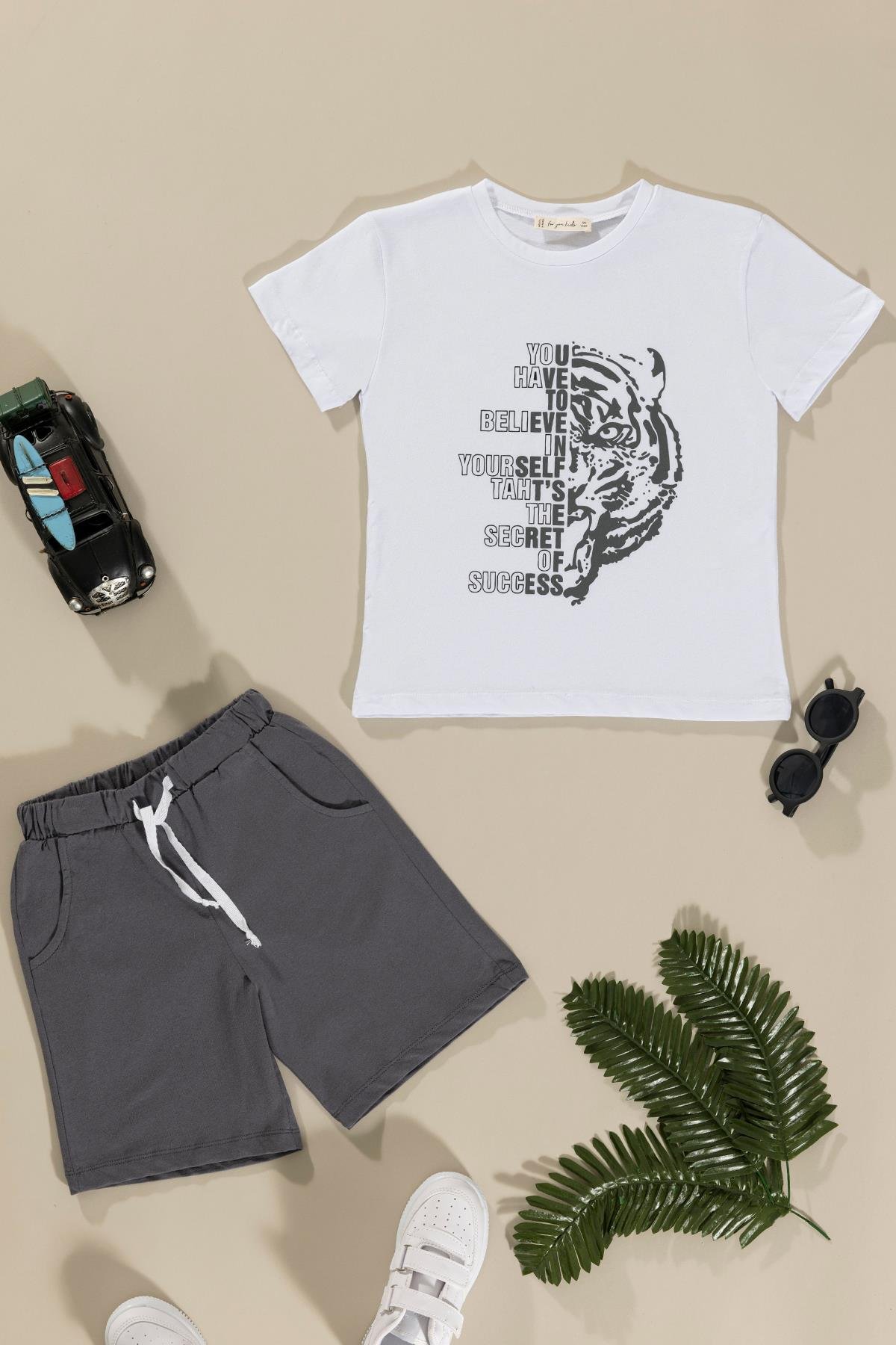 For You Kids Kaplan Baskılı Beyaz Tshirt Şort Takım For You Kids Kaplan Baskılı Beyaz Tshirt Şort Takım