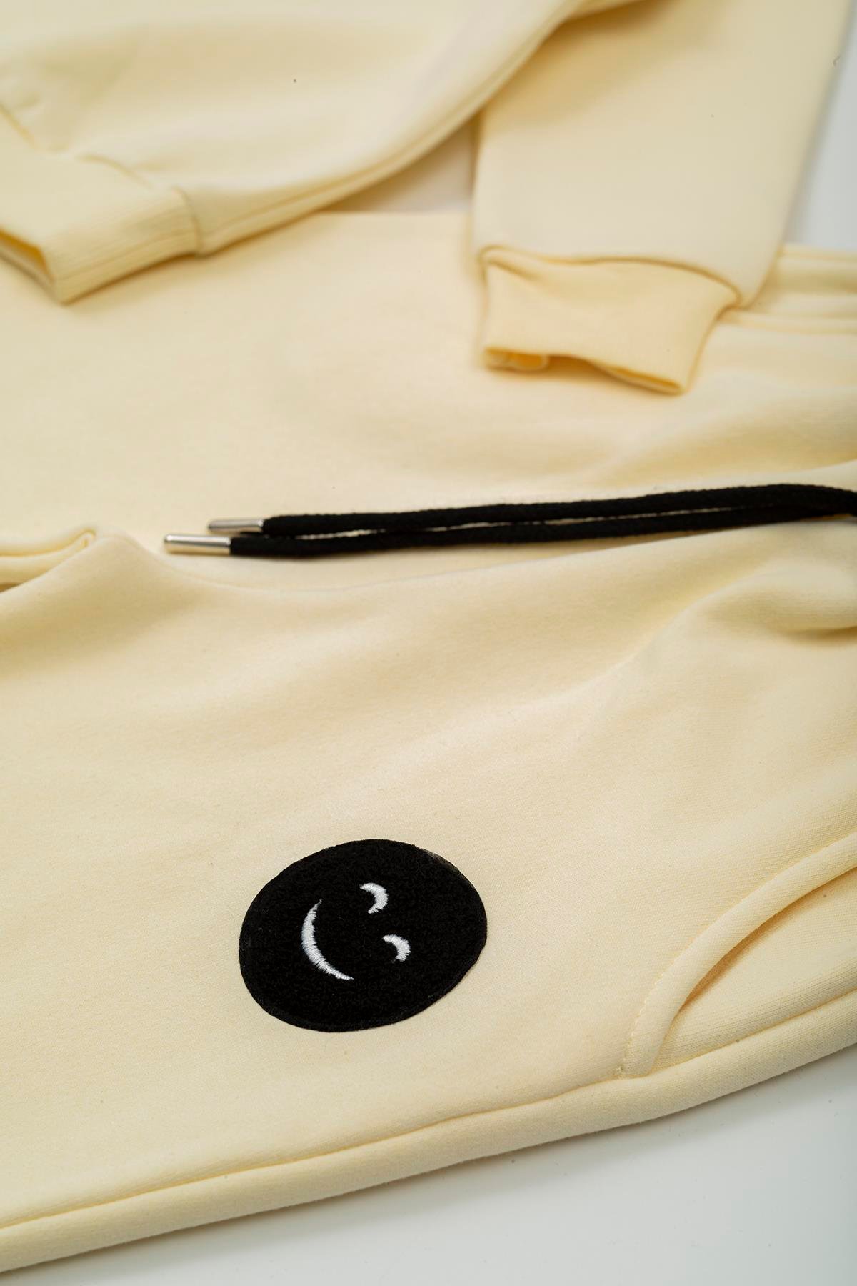 For You Kids Emoji Nakışlı Siyah Alt Üst Takım For You Kids Siyah Emoji Nakışlı Sarı Alt Üst Takım