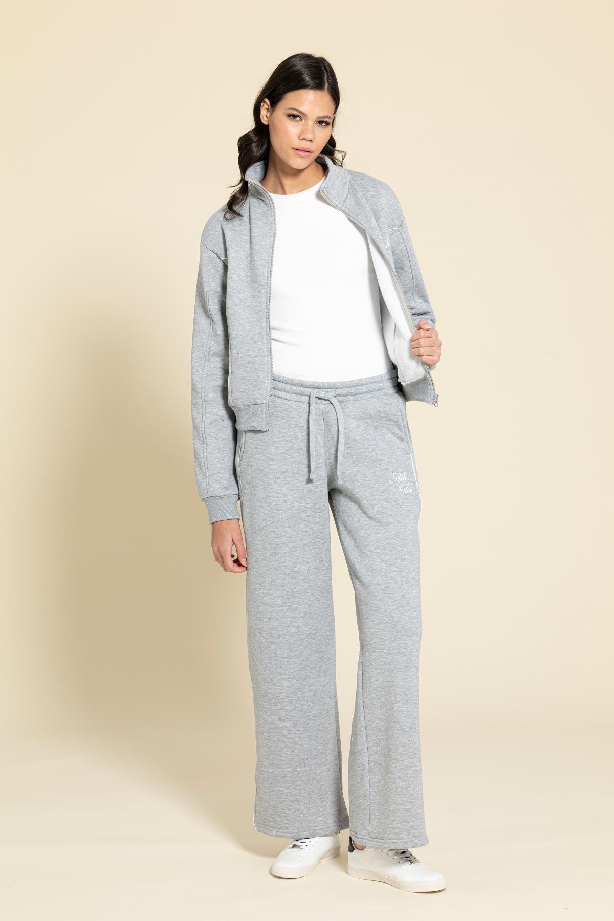 For You Moda 2'li Fermuarlı Biye Detaylı Gri Eşofman Takımı For You Moda 2'li Fermuarlı Biye Detaylı Gri Eşofman Takımı