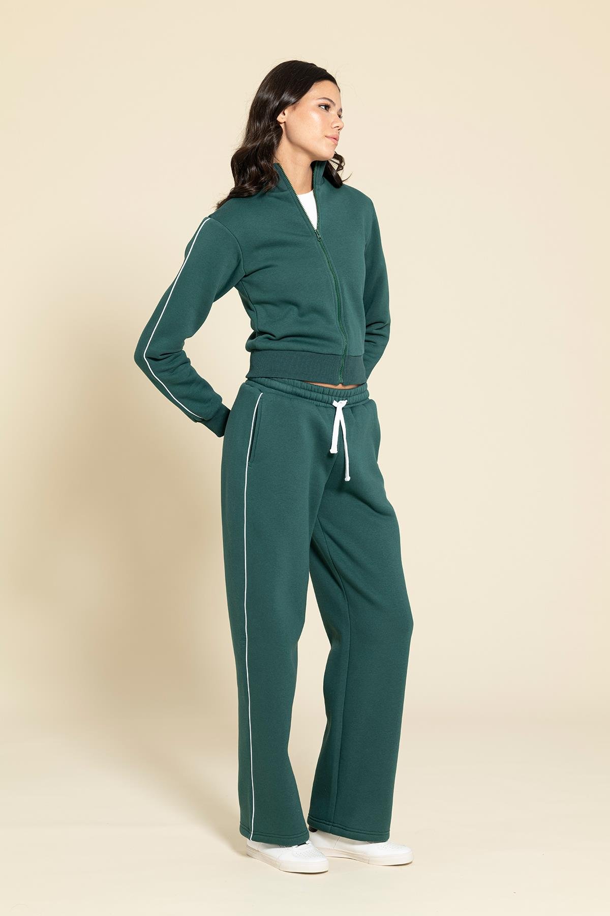 For You Moda 2'li Fermuarlı Kol Biye Detaylı Yeşil Eşofman Takımı For You Moda 2'li Fermuarlı Kol Biye Detaylı Yeşil Eşofman Takımı